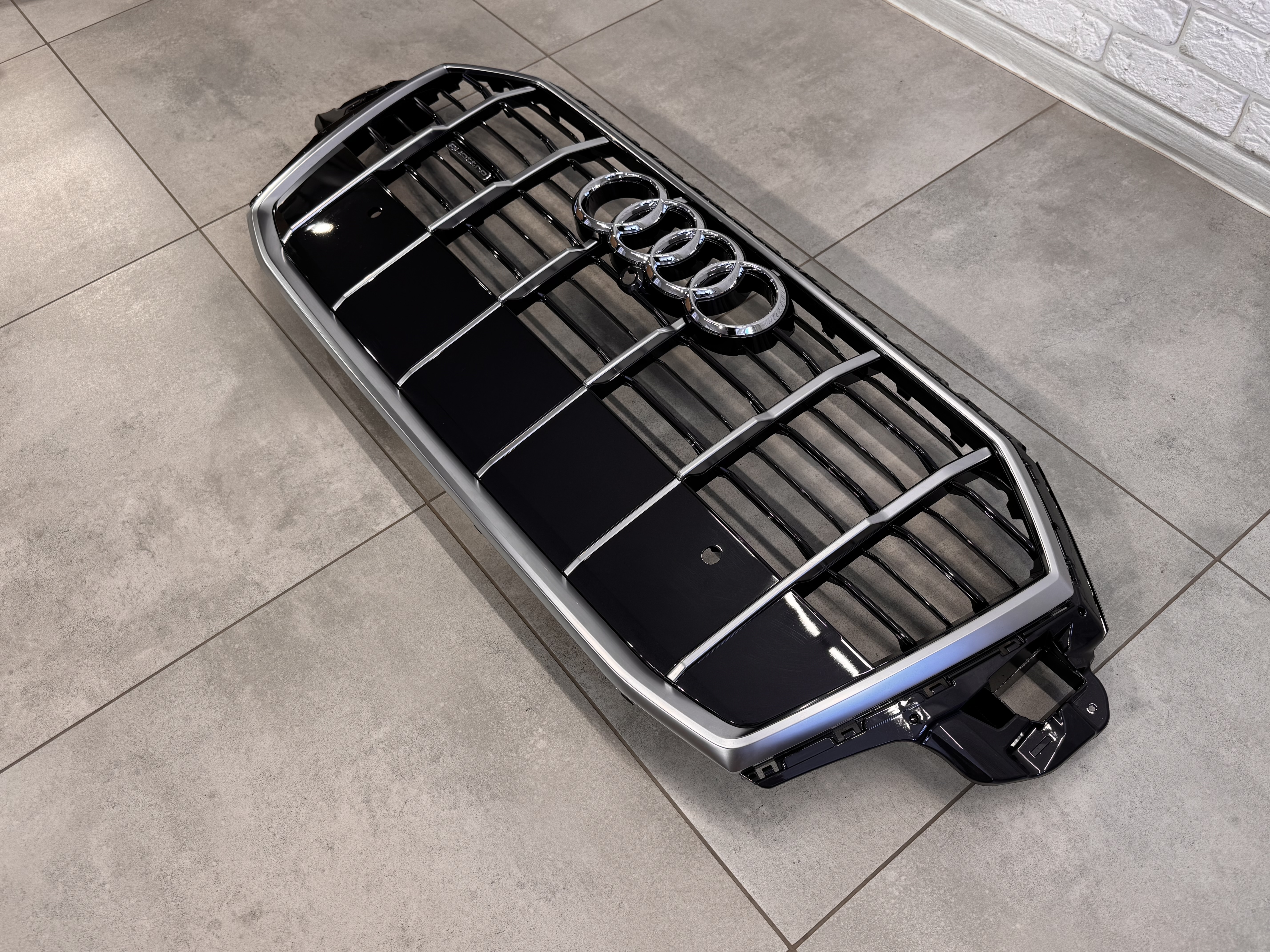 Решітка радіатора Audi Q7 4M 2020-2024 темно-сіра 4M0 853651 AH RN4 3