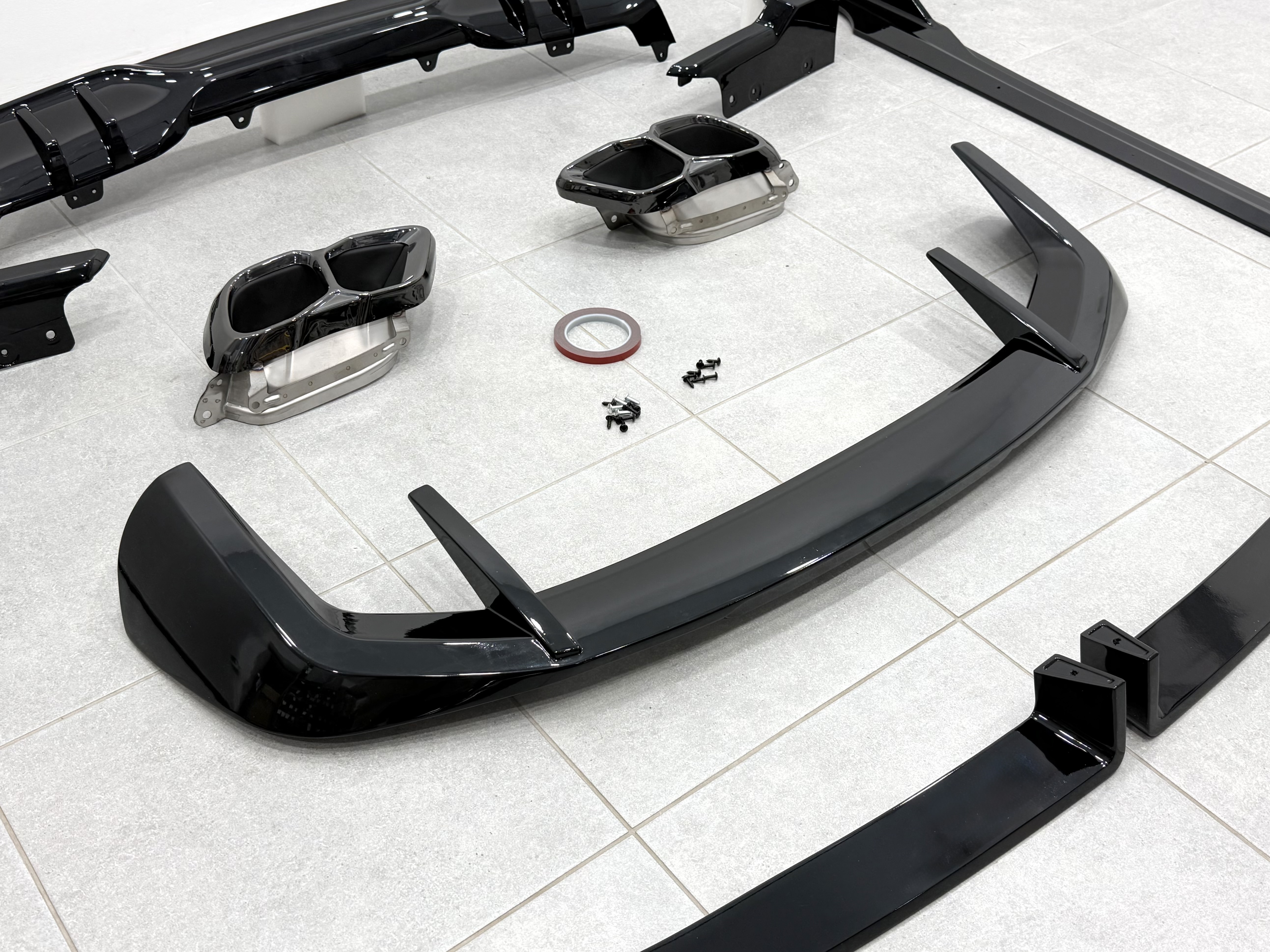 Комплект обвісу M paket LCI Paradigm для BMW X5 G05 2023+, колір чорний глянець 5