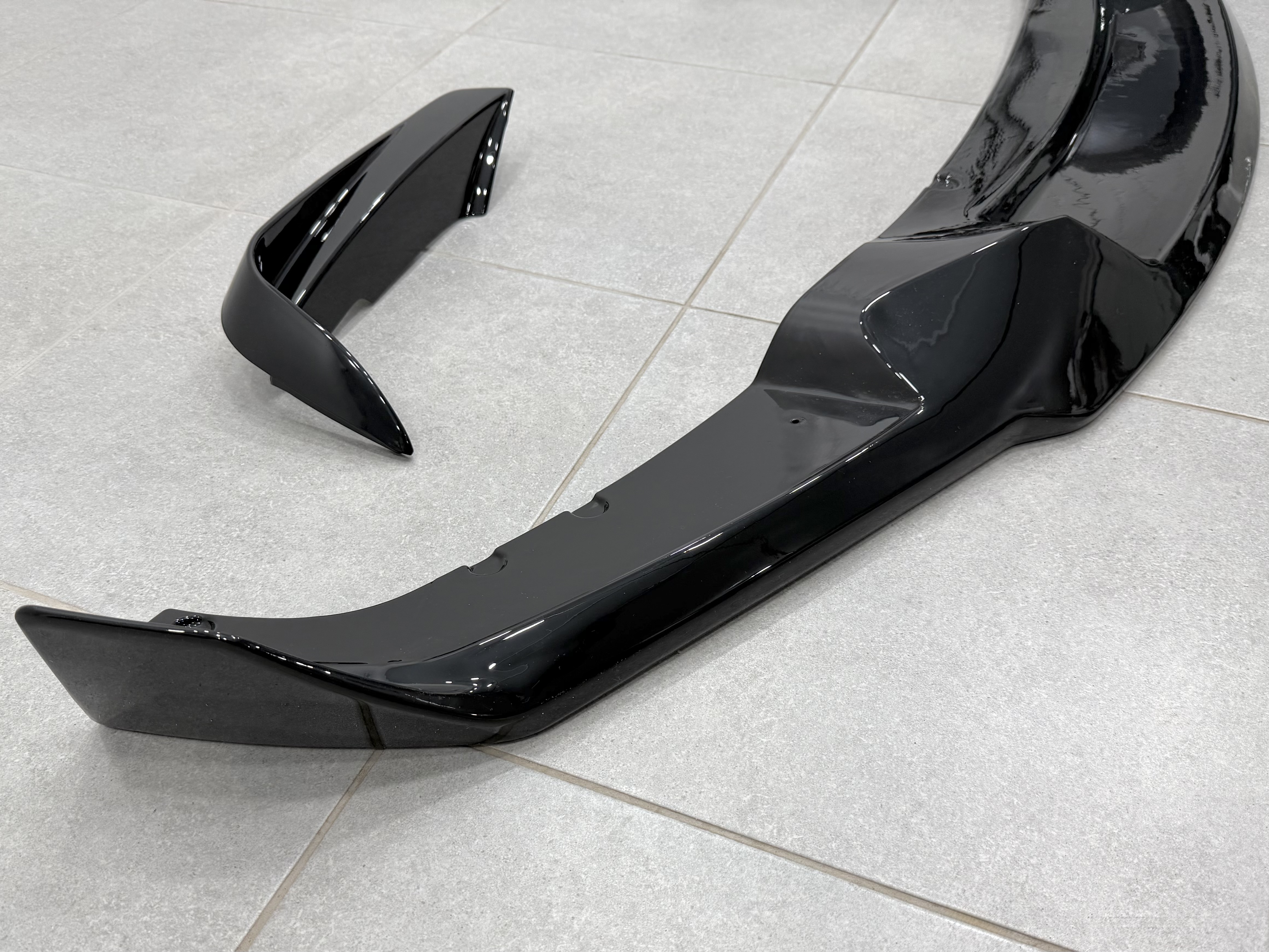 Юбка переднього бампера M-Performance MAD F30 F31 2012-2018, колір чорний глянець 4