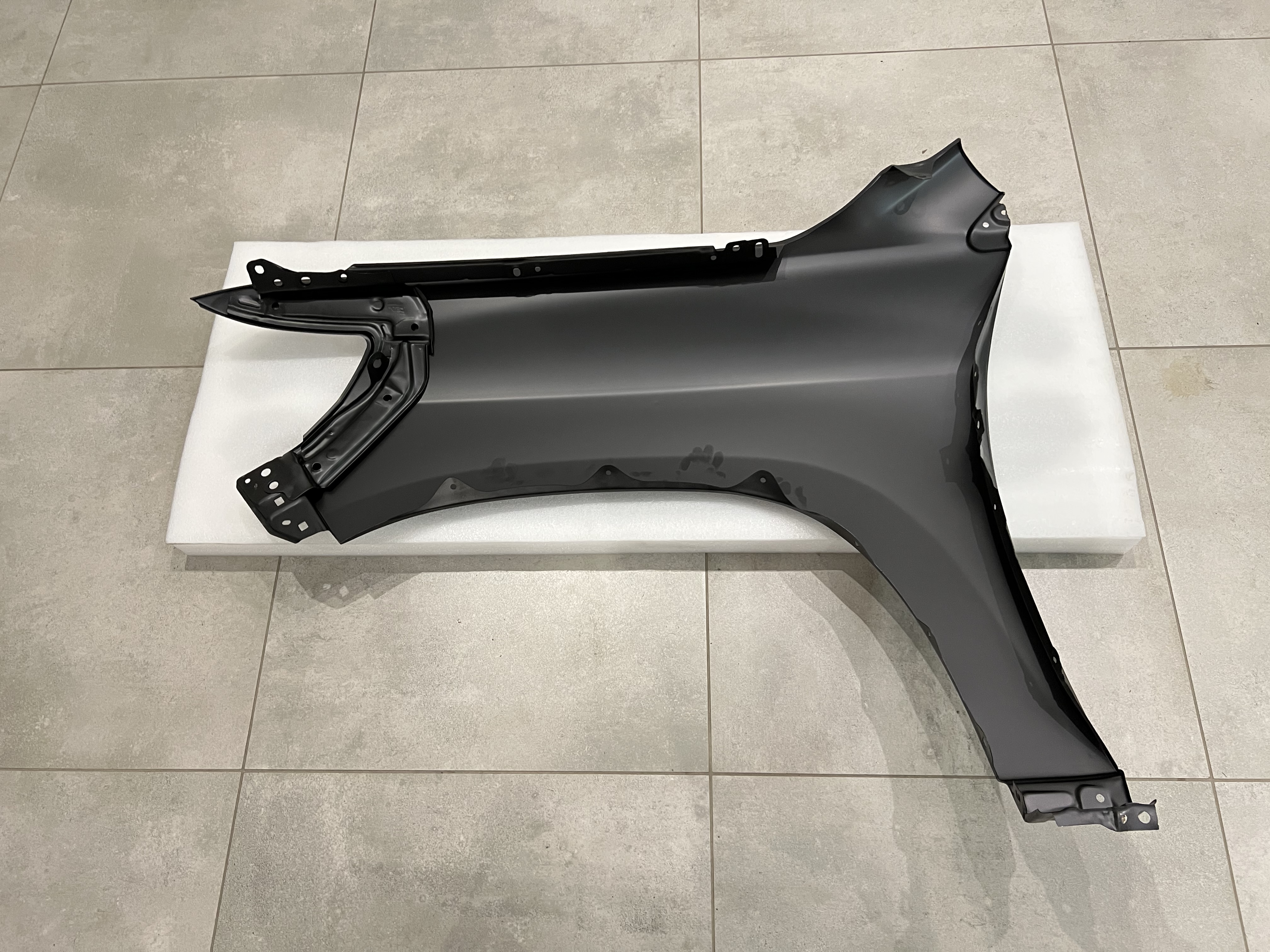 Праве крило Toyota Land Cruiser 200 2015-2021 2