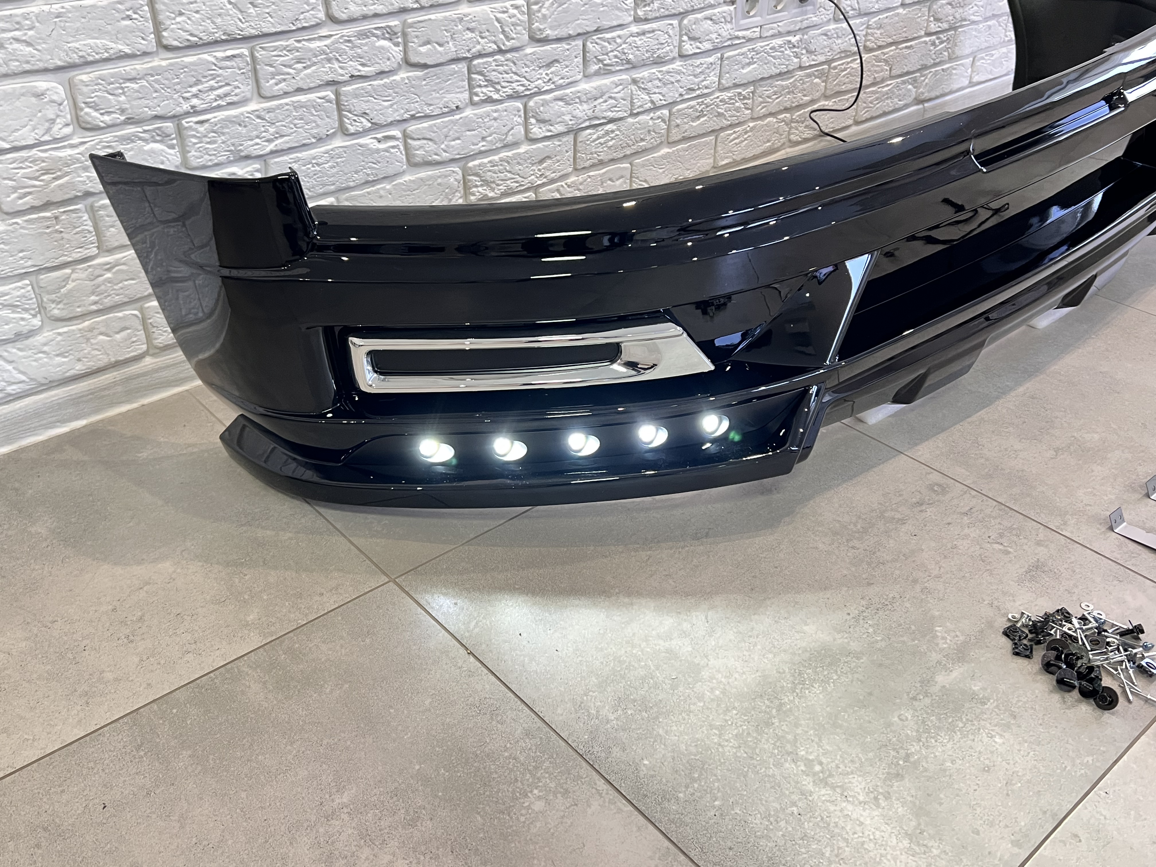 Обвіс тюнінг переднього бампера WALD Toyota Land Cruiser 200 2016-2022 колір чорний 5