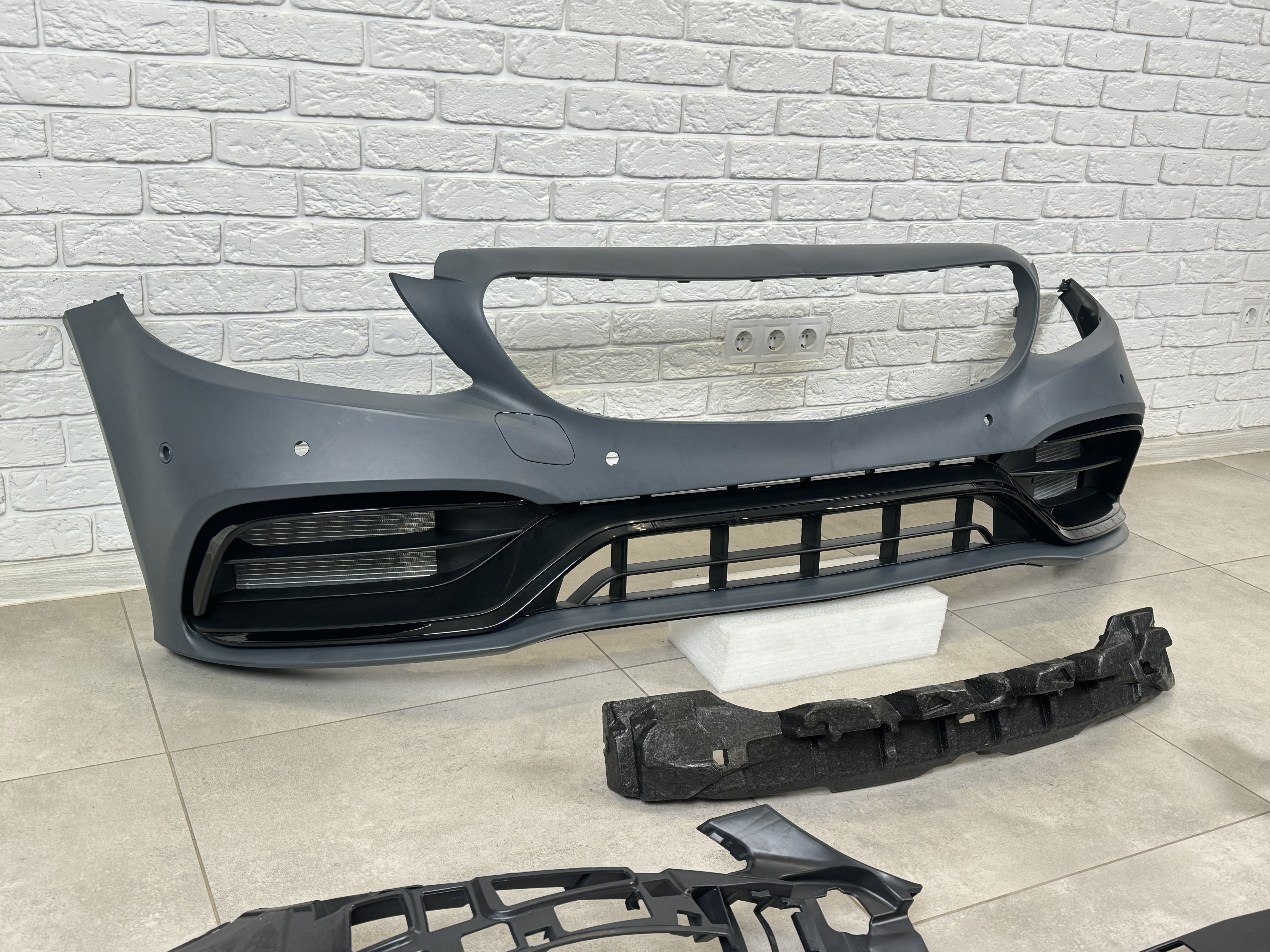 Бампер передній Mercedes C-class W205 у стилі C63 AMG рестайлінг 2019-2021 5
