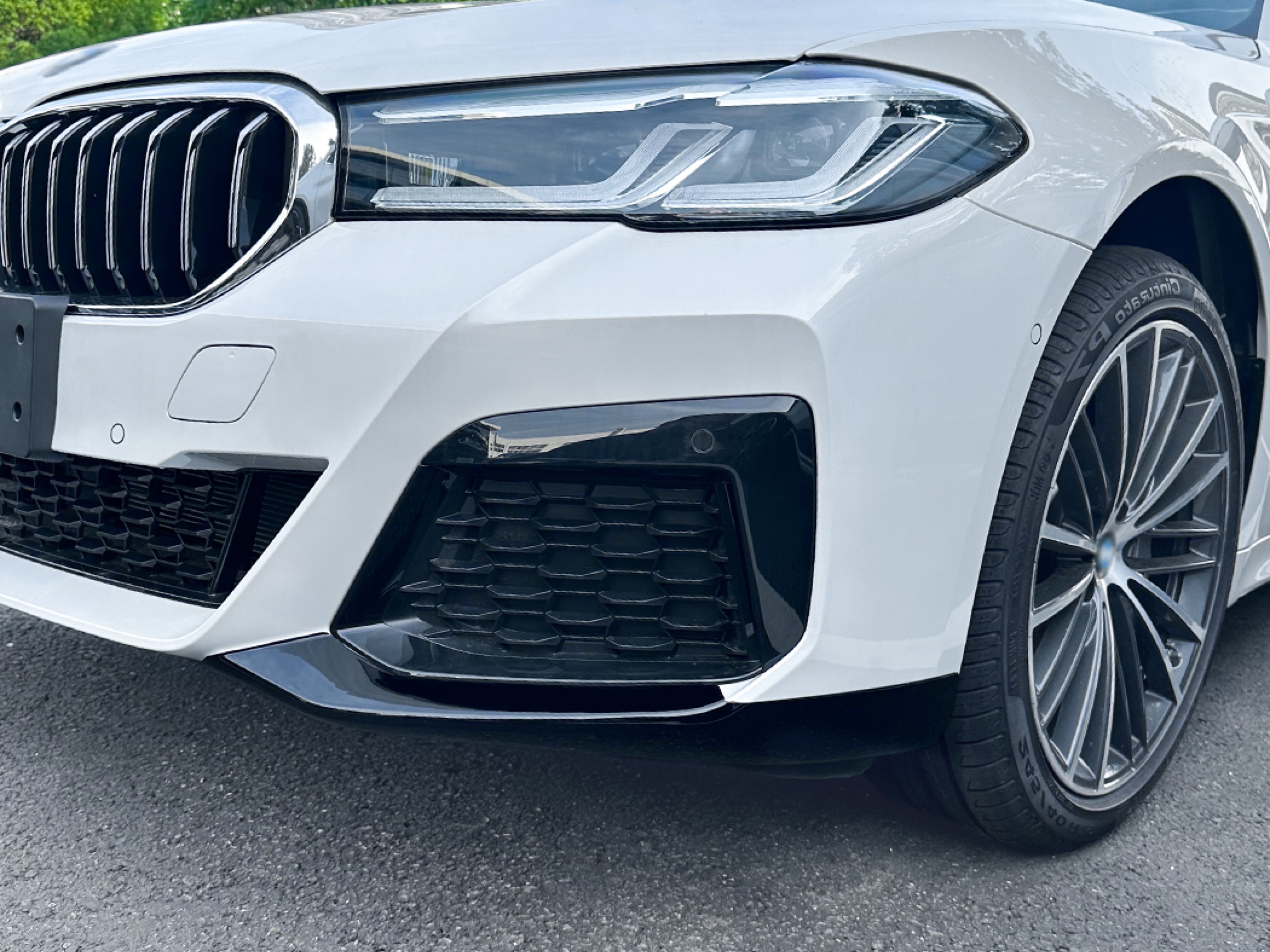 Ікла переднього бампера M performance BMW 5 series G30 G31 LCI 2020-2023 ABS пластик, чорний глянець 3
