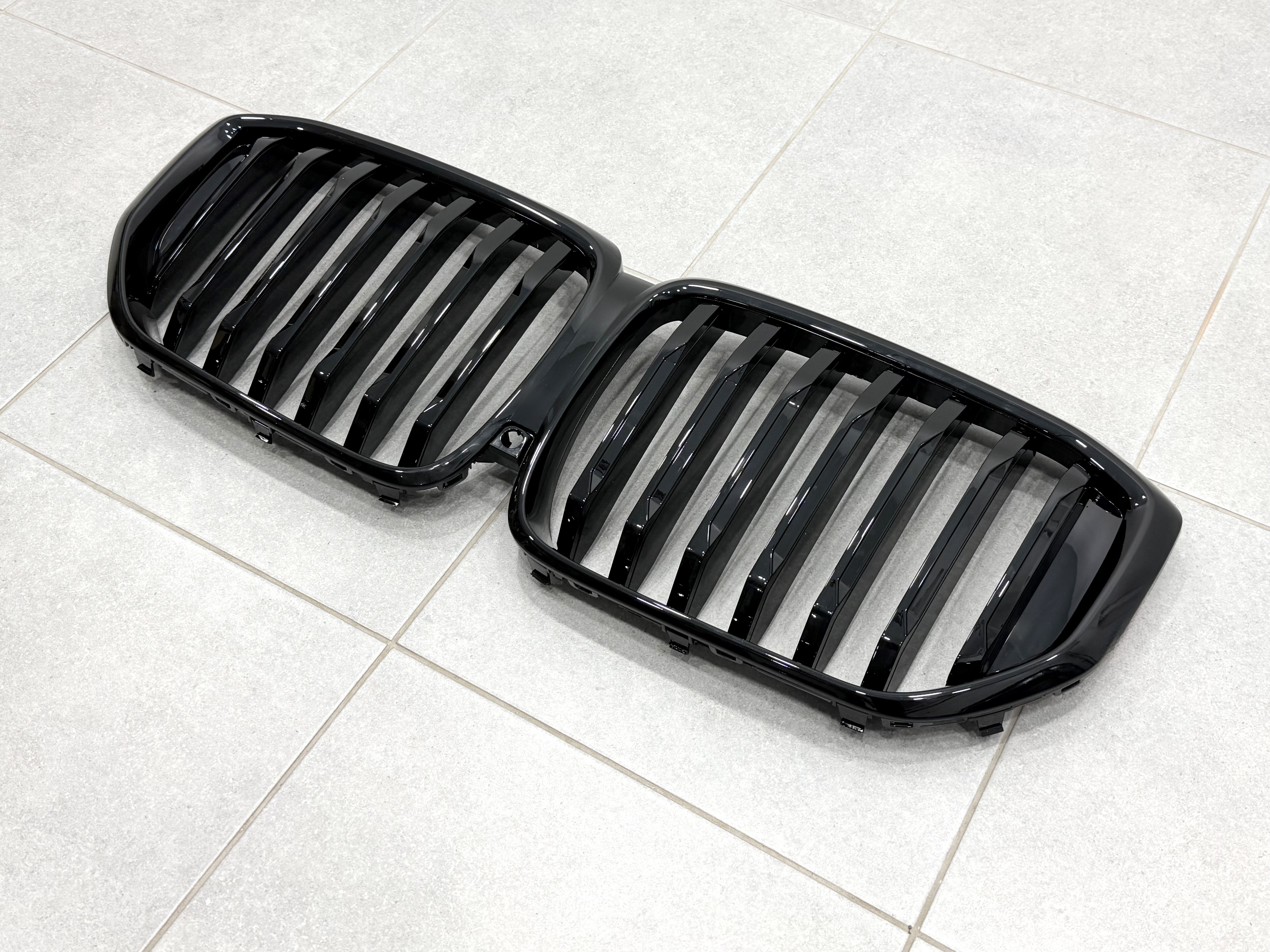 Решітка ніздрі BMW X5 G05 LCI 2023 - під камеру 51135A67CC6 5