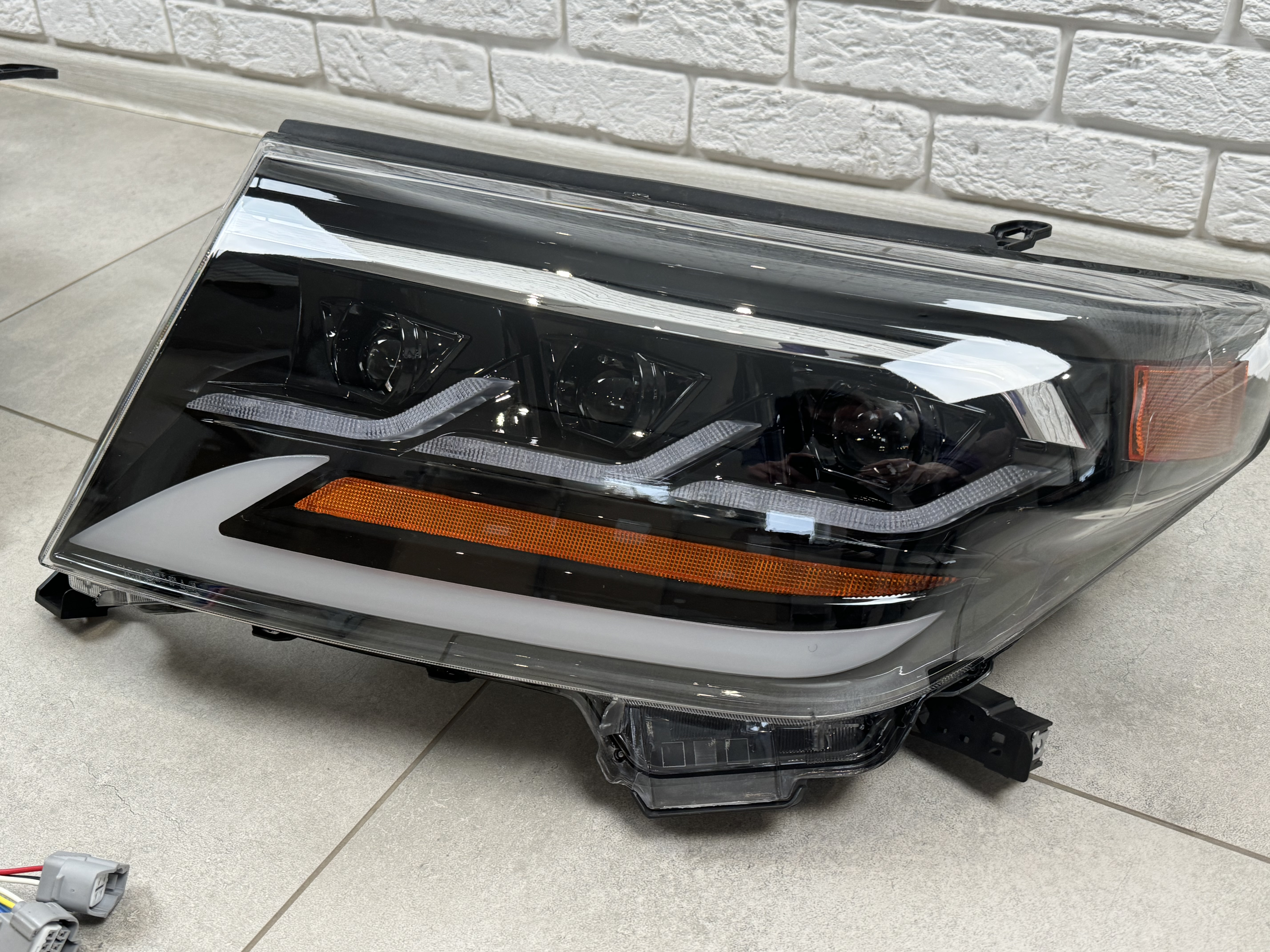 Фари Full LED 3 лінзи Toyota Land Cruiser 200 2007-2015 6