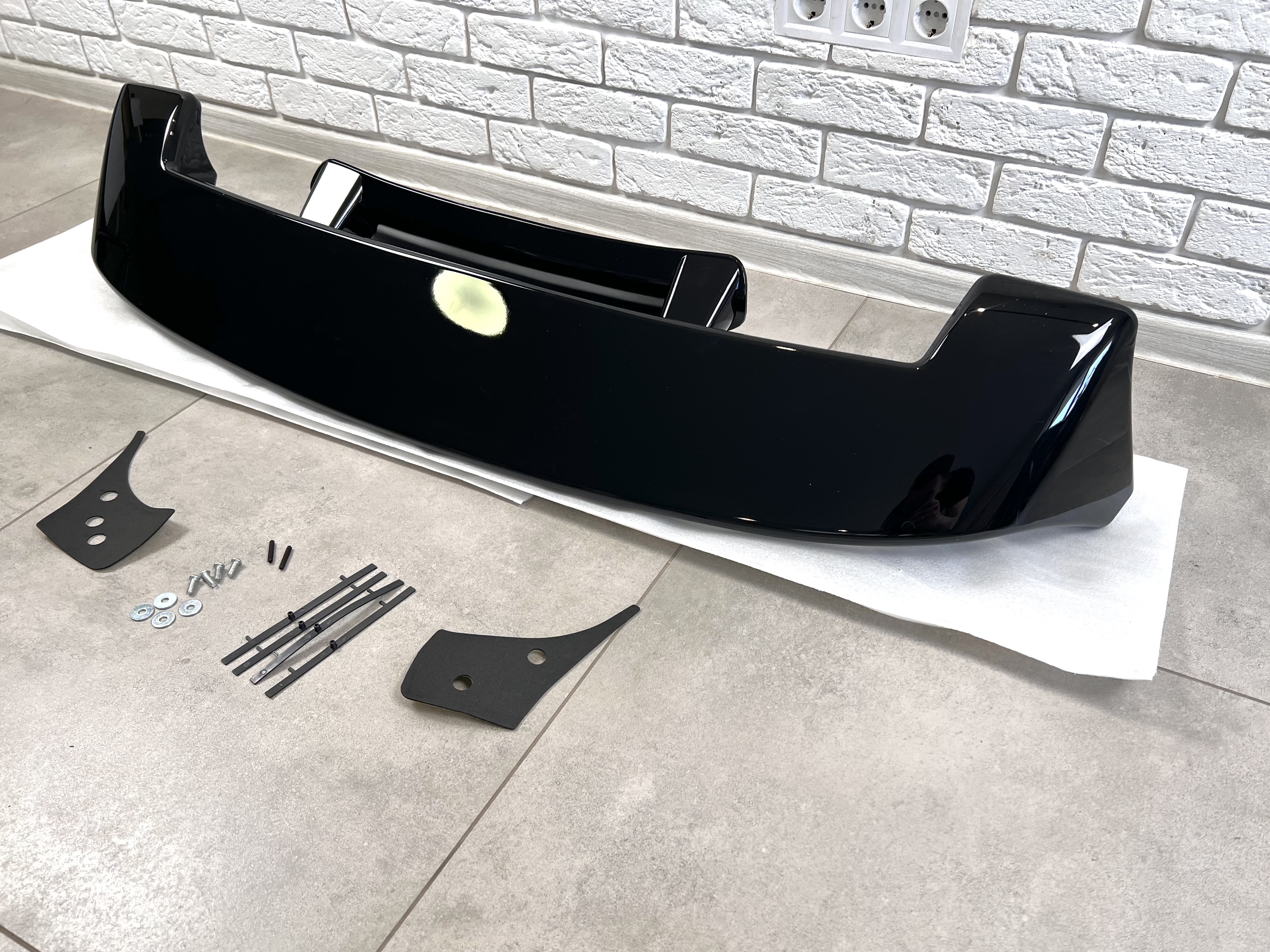 Спойлер козирок Toyota Land Cruiser 100 / Lexus LX 470 1998-2007 ABS пластик колір чорний, модель Maxi 4