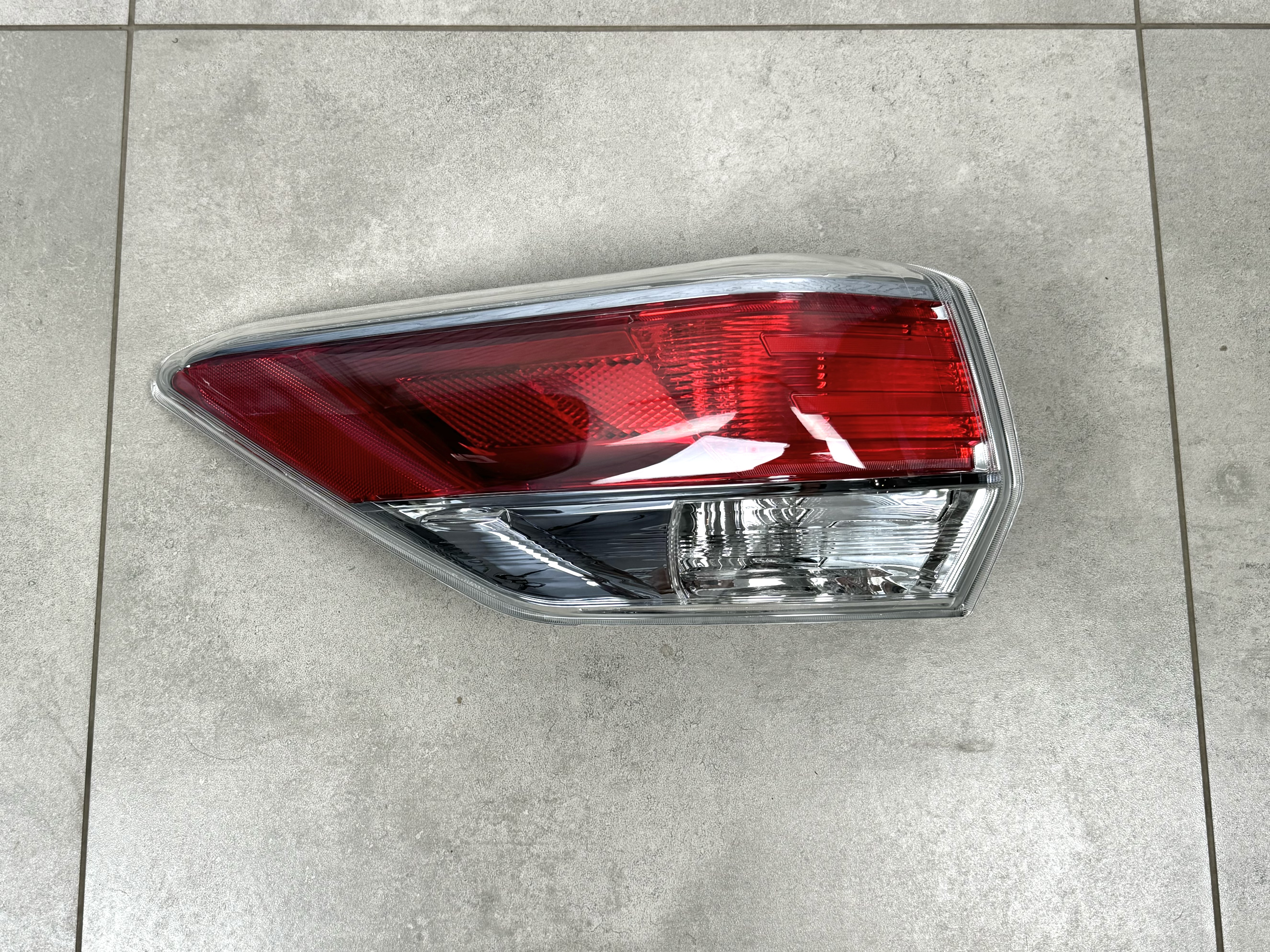 Задній ліхтар зовнішній лівий Toyota Highlander 2014-2016 6