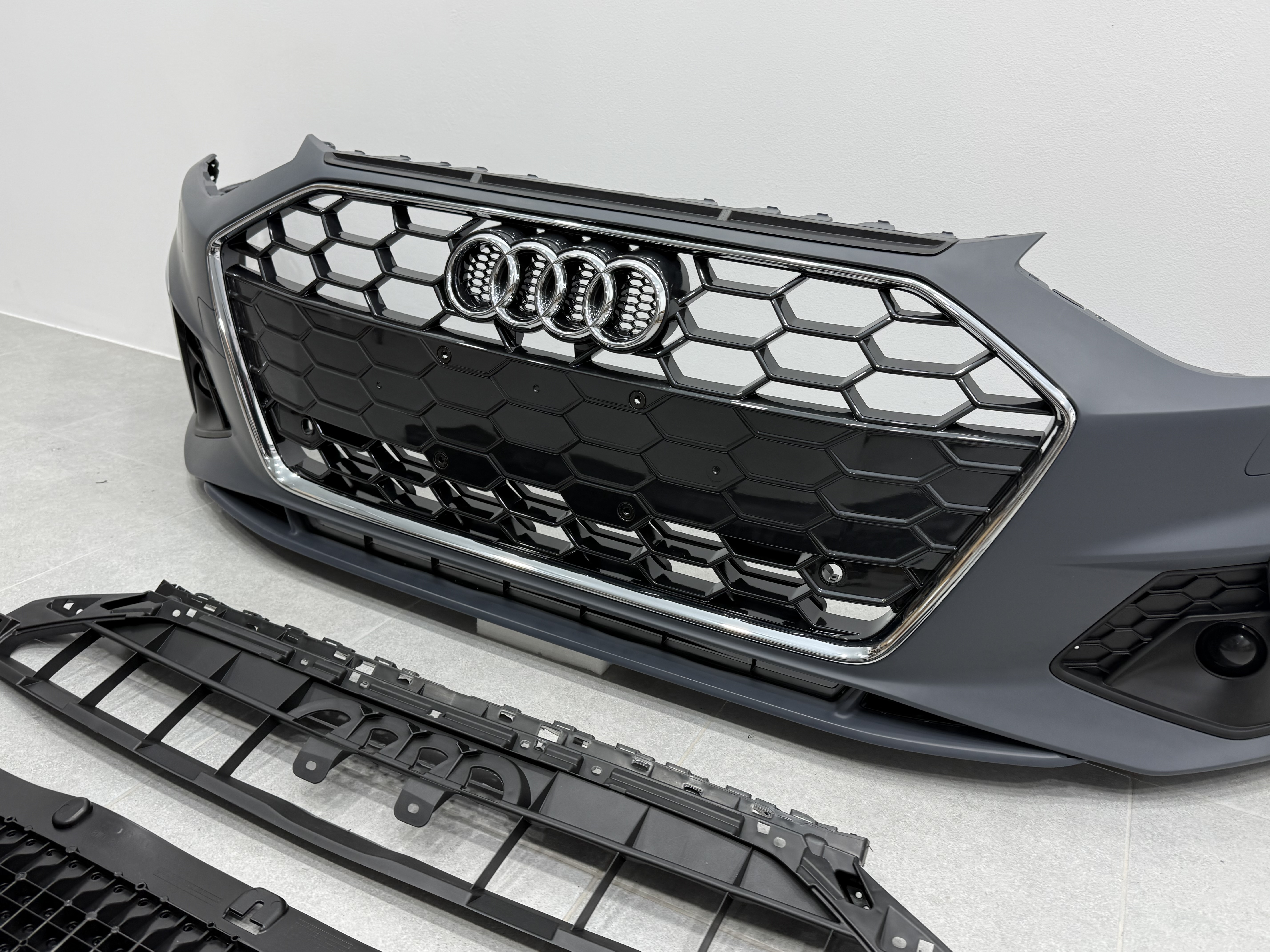 Бампер передній у зборі S-Line CHROME для Audi A4 B9 2020-2023 5