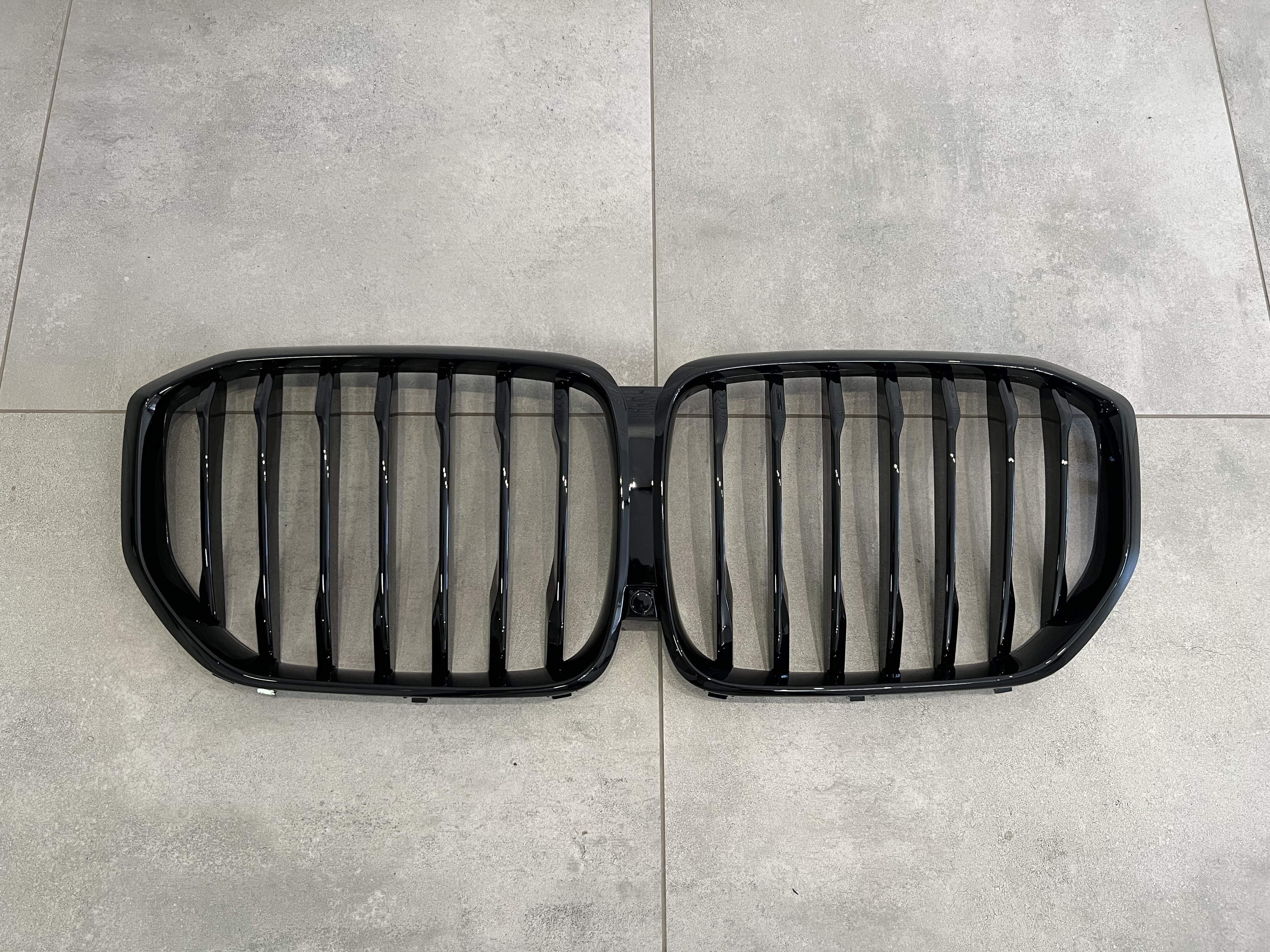 Решітка радіатора ніздрі M-Perfomance стиль BMW X5 G05 2019-2022 чорний глянець 2