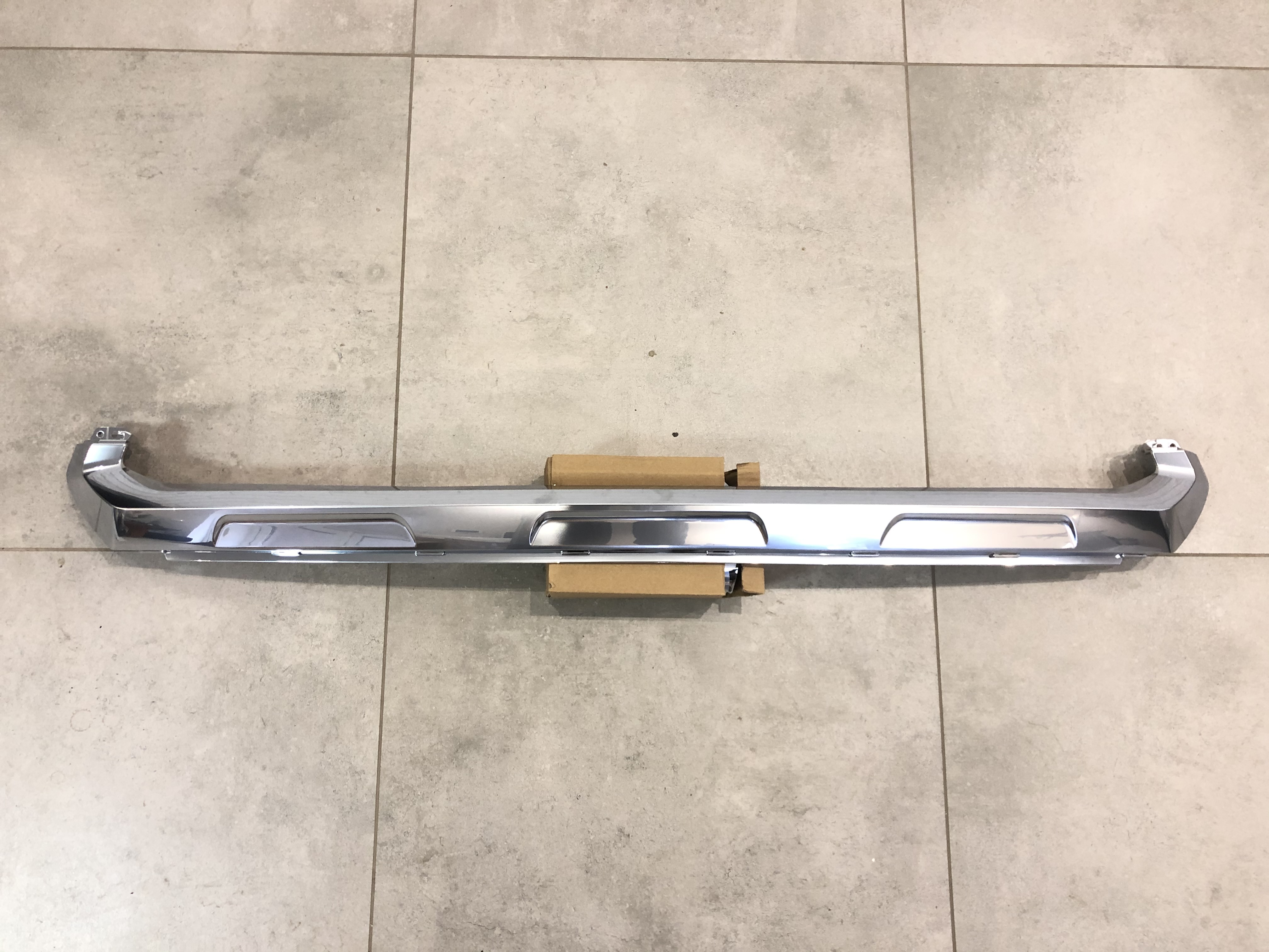 Нижня хром окантування решітки Lexus RX 2015-2019 5312248050 глянсовий хром 3