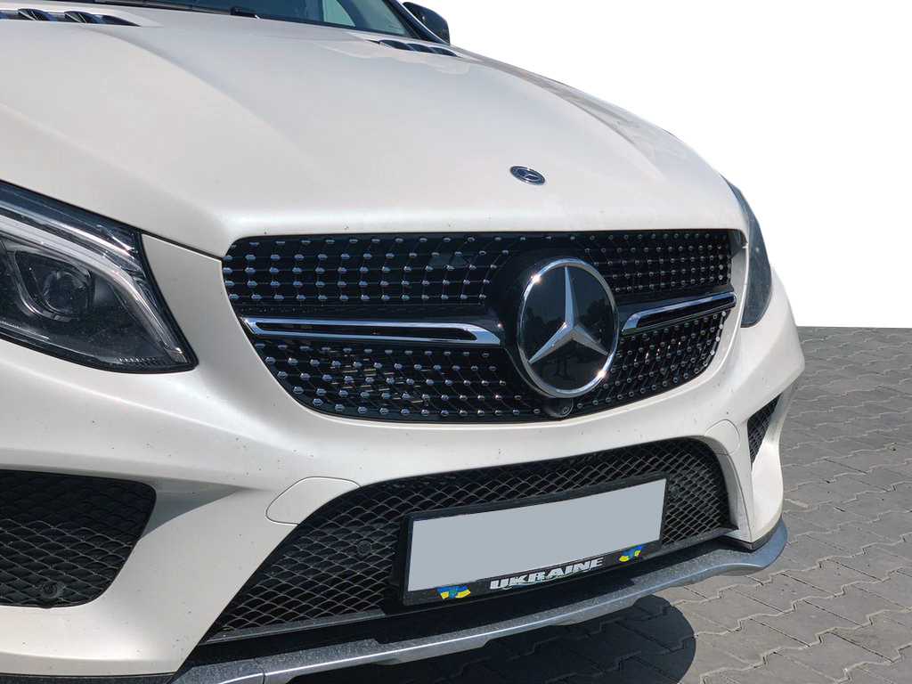 Тюнінг решітка радіатора (Diamond Black) З місцем під камеру