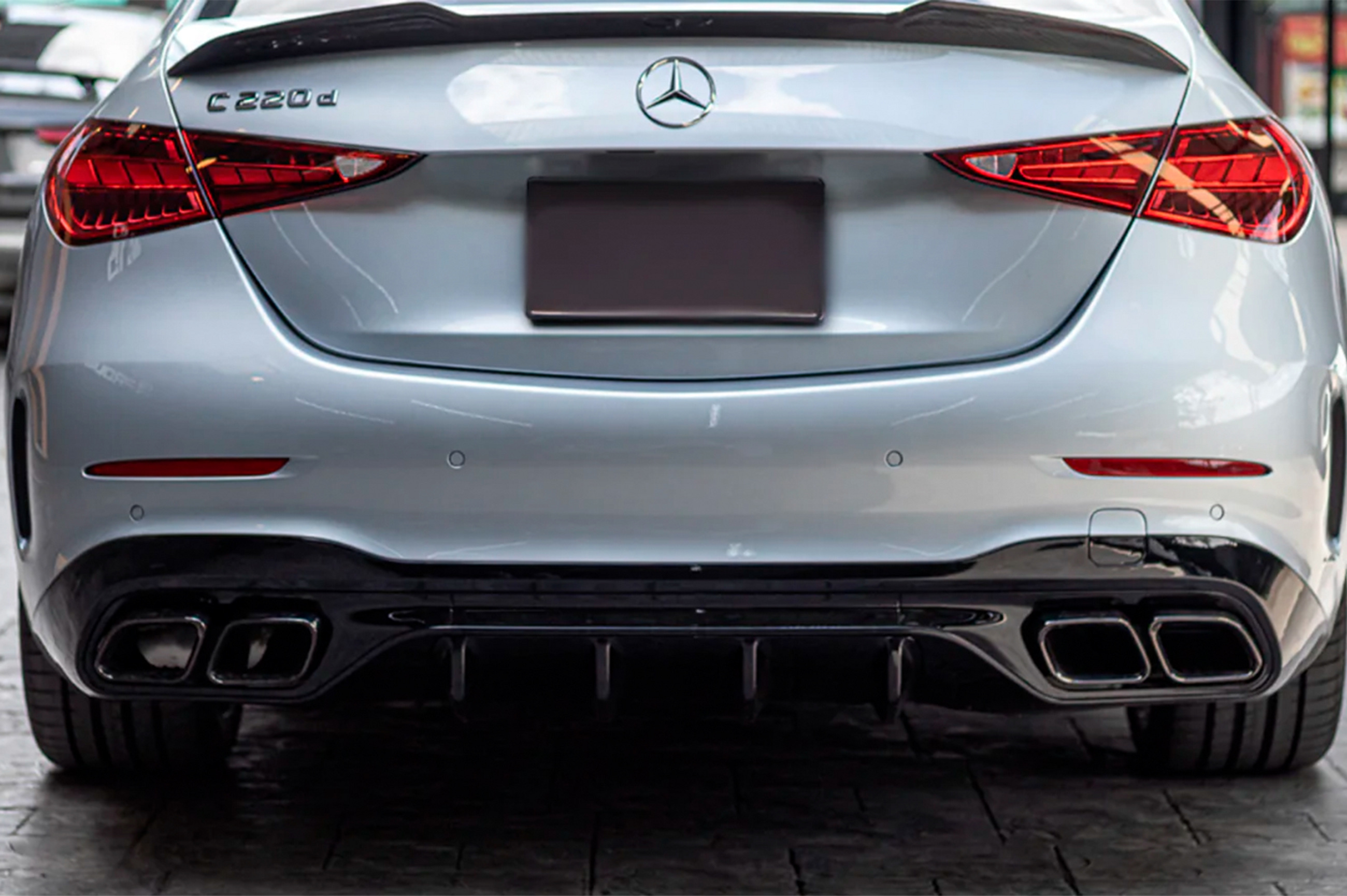 Задній дифузор з насадками (Дизайн AMG C63)