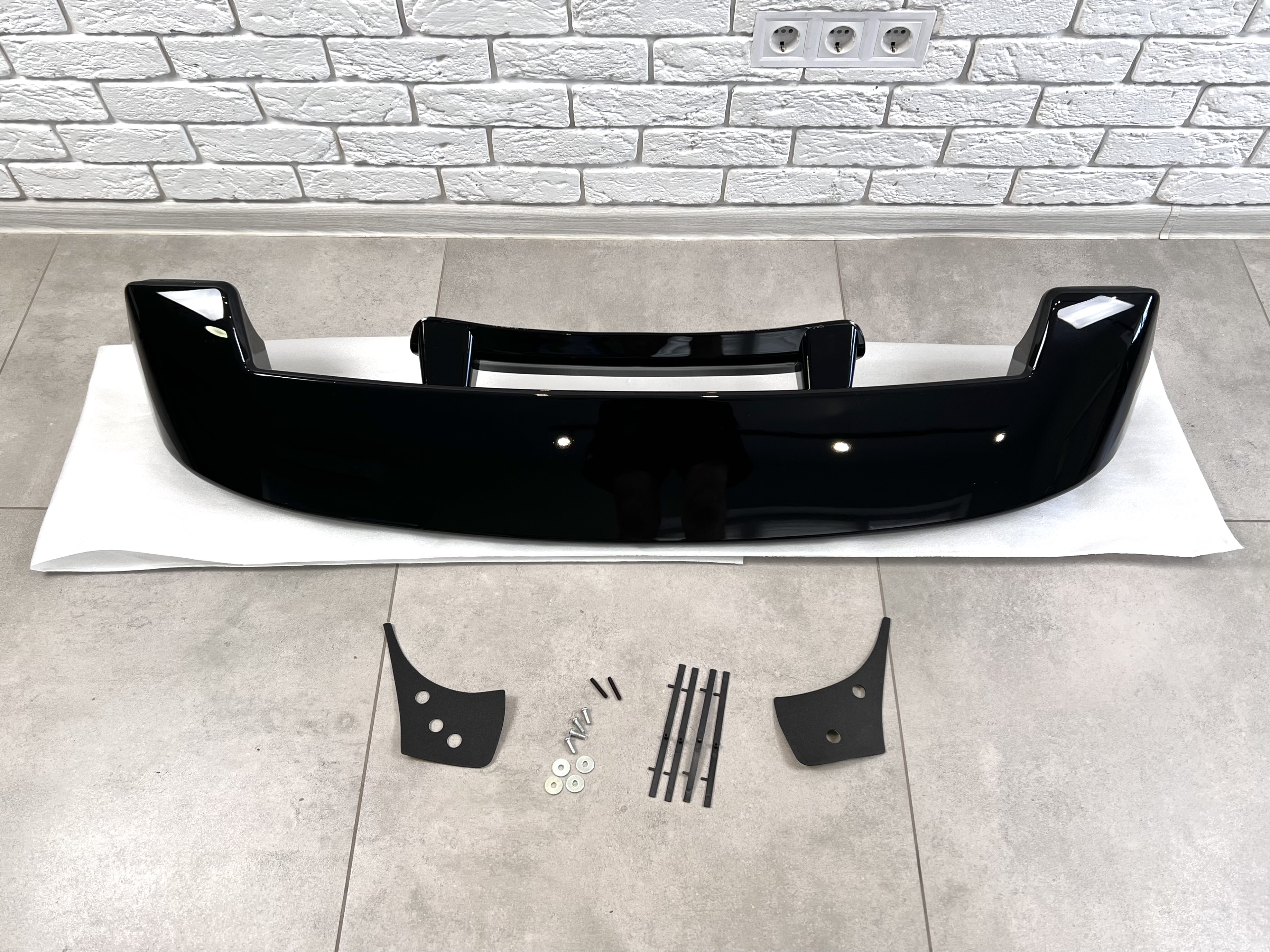 Спойлер козирок Toyota Land Cruiser 100 / Lexus LX 470 1998-2007 ABS пластик колір чорний, модель Maxi 6