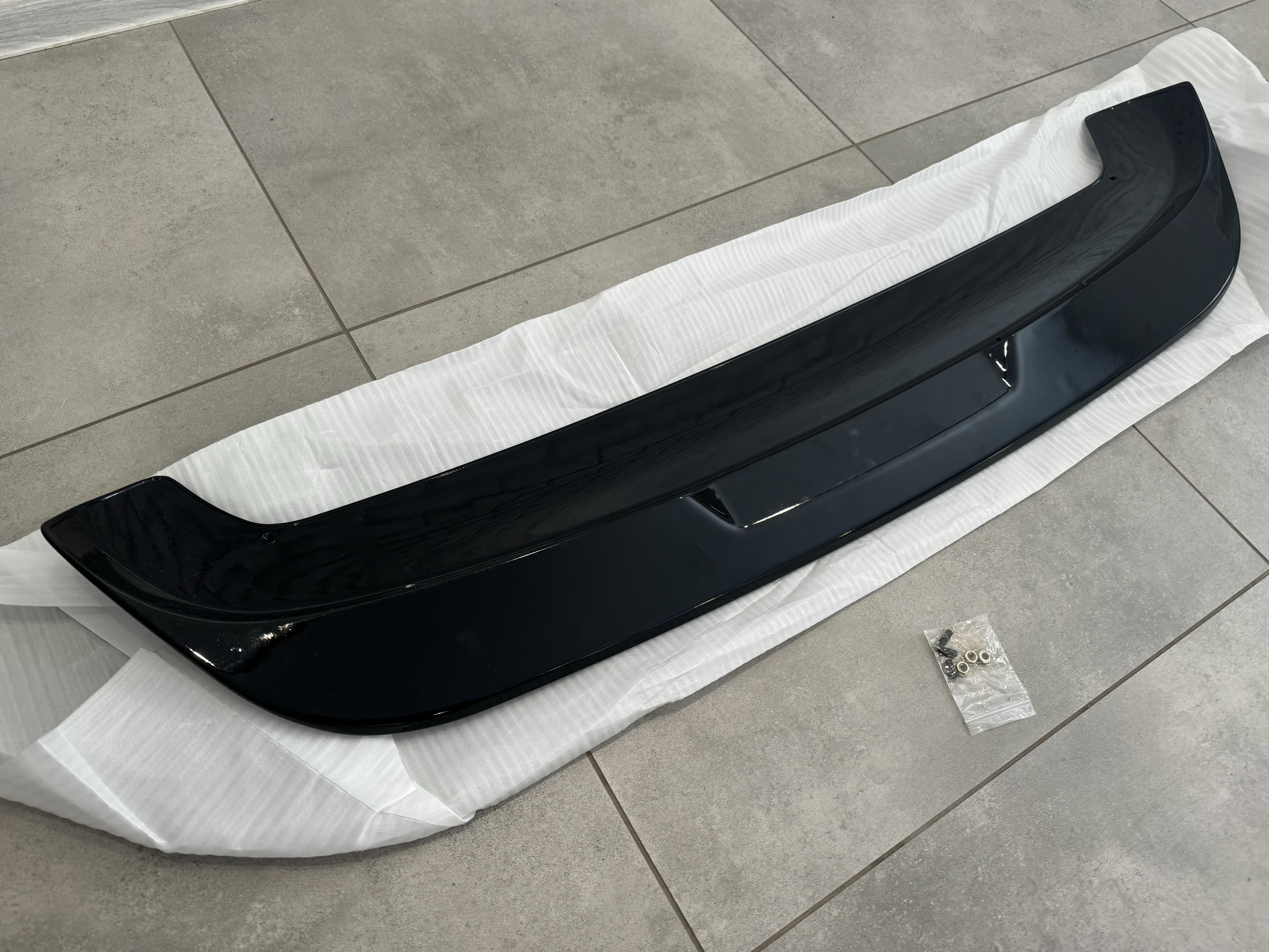 Спойлер козирок Ford Kuga / Escape 2013-2019 ABS пластик, чорний глянець 4