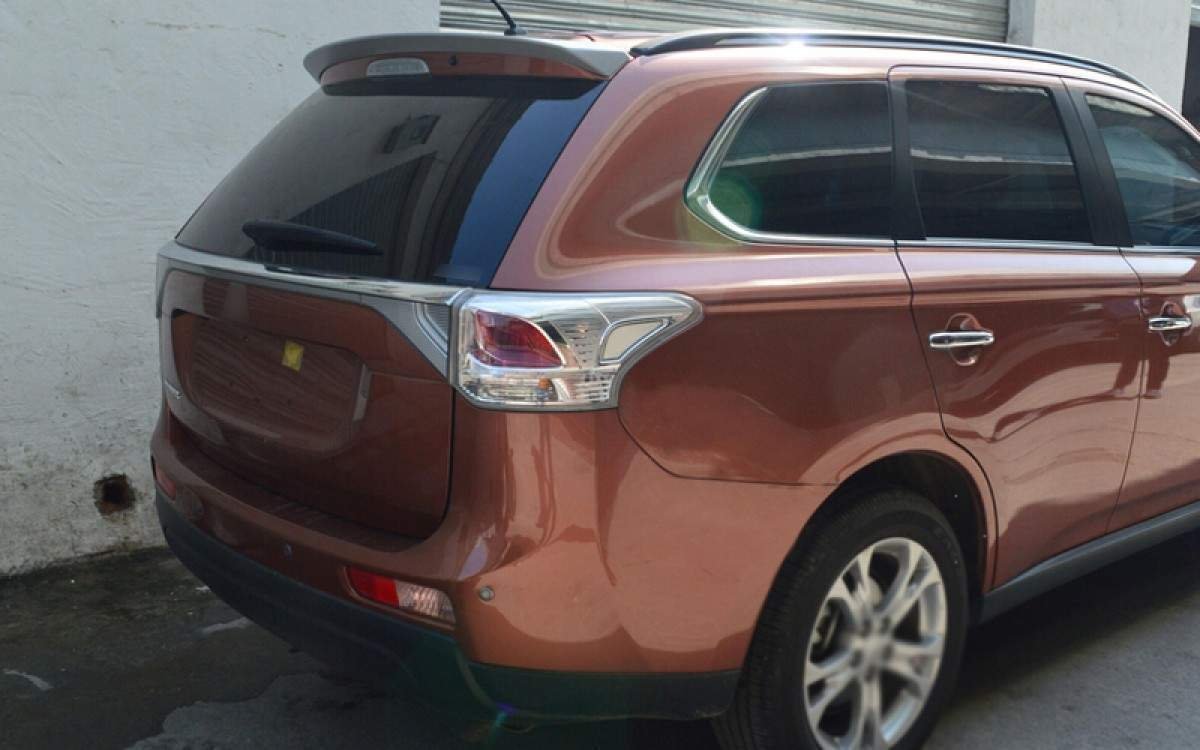 Спойлер козирок Mitsubishi Outlander 2012-2021 ABS пластик під фарбування