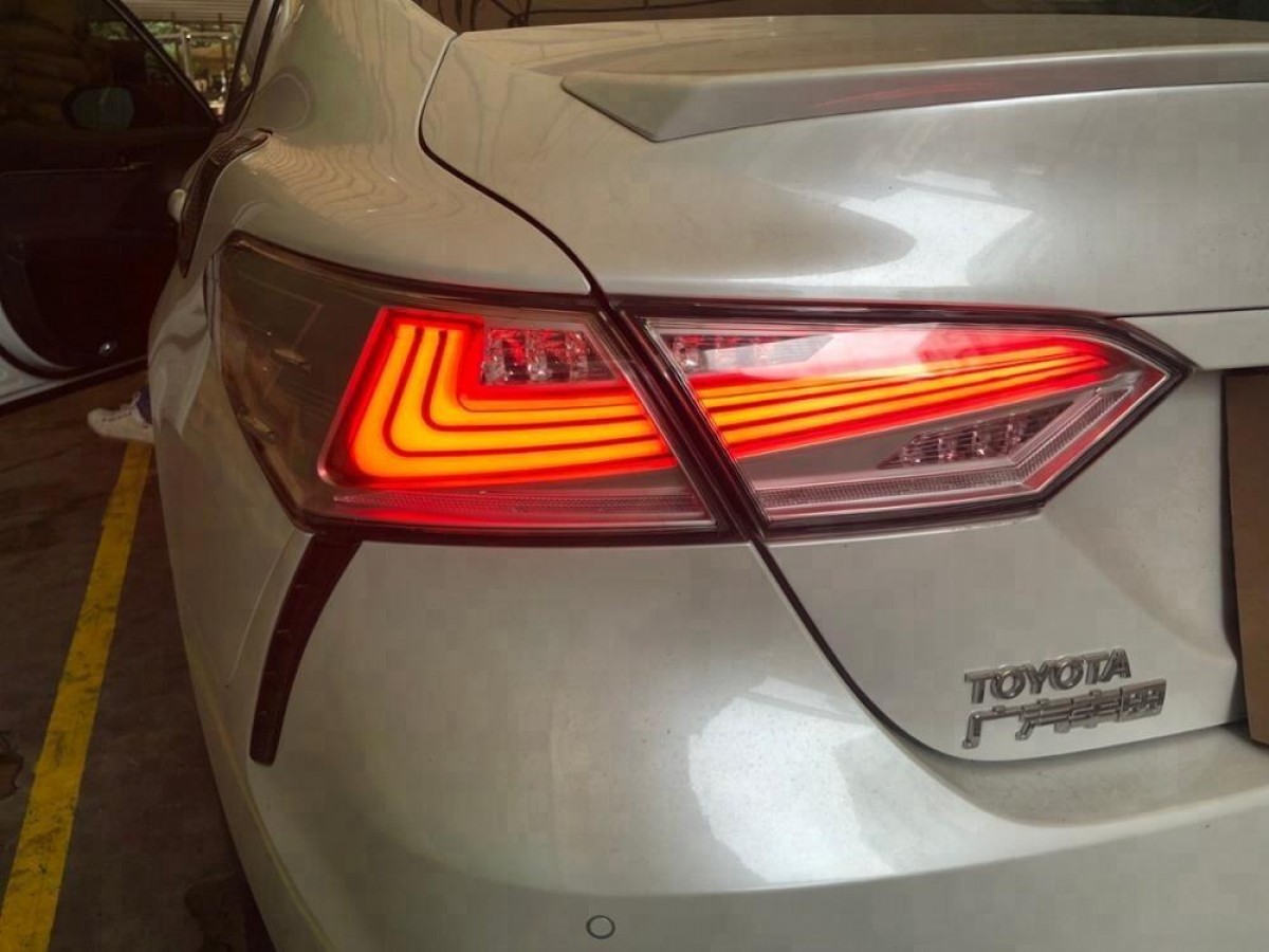 Задні діодні ліхтарі Toyota Camry 70 2018 - димчасті 6