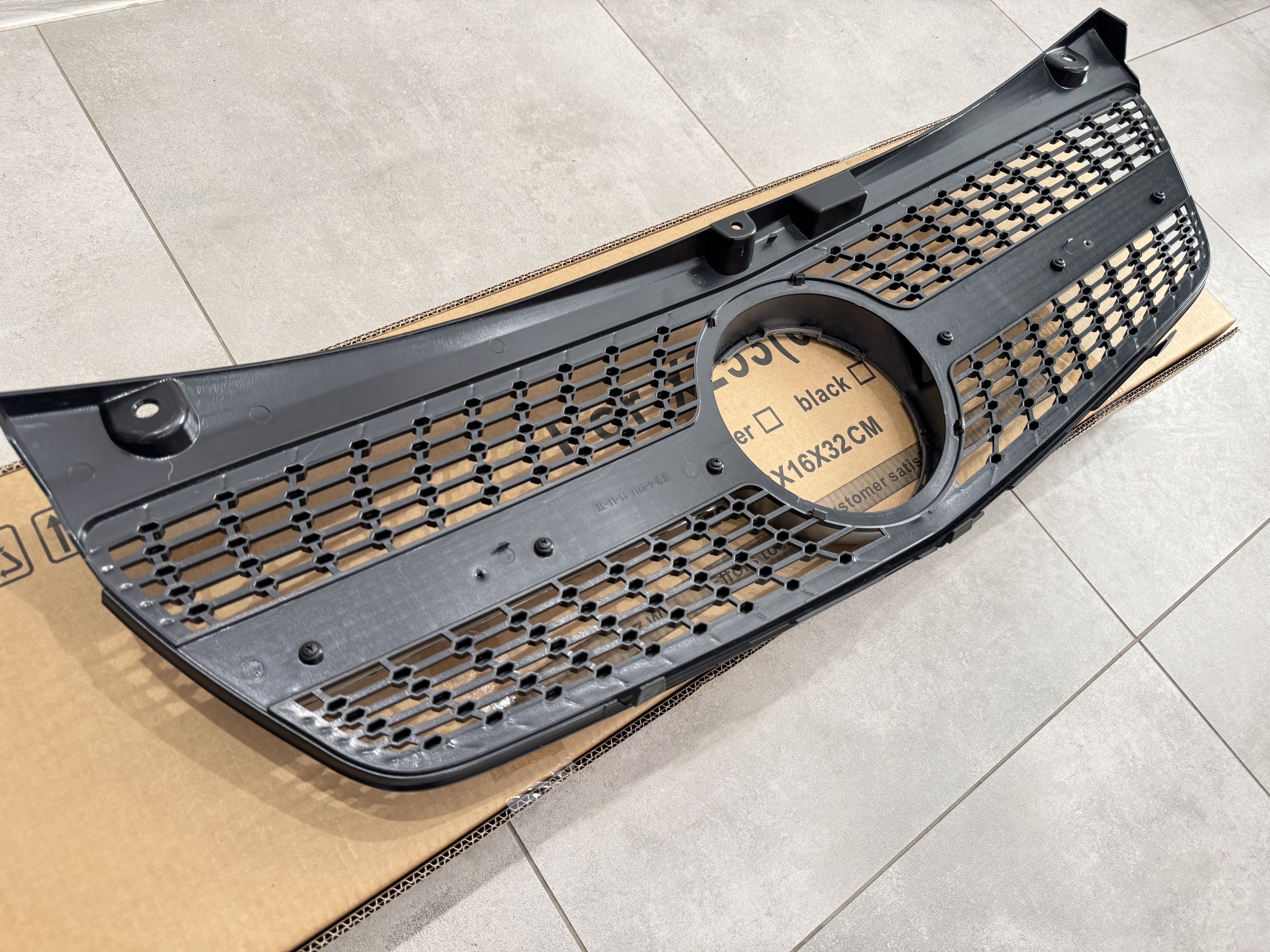 Решітка радіатора DIAMOND Mercedes Benz Vito W639 2010-2015 2