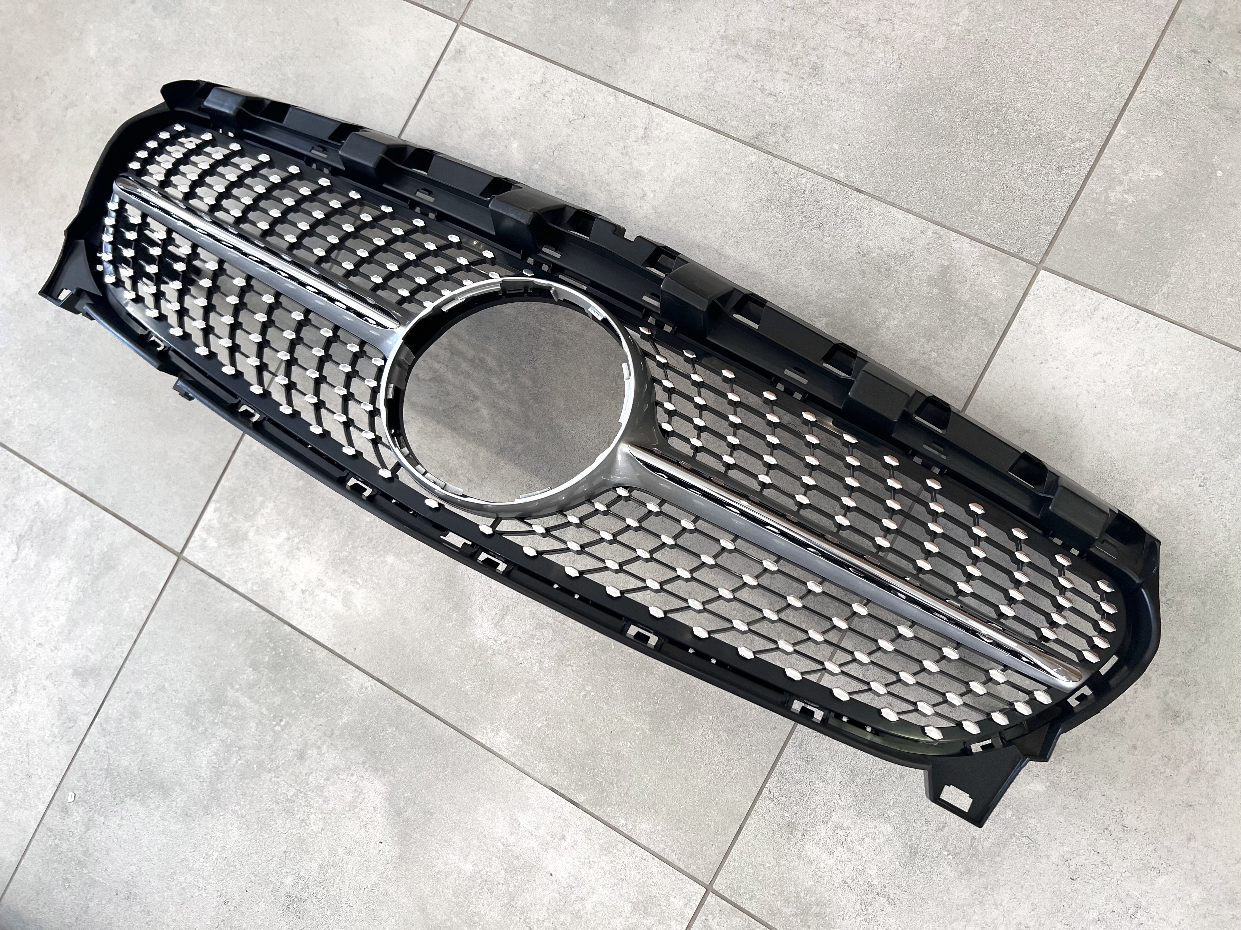 Решітка радіатора Diamond Silver для Mercedes CLA-Class W117 2016-2018 4