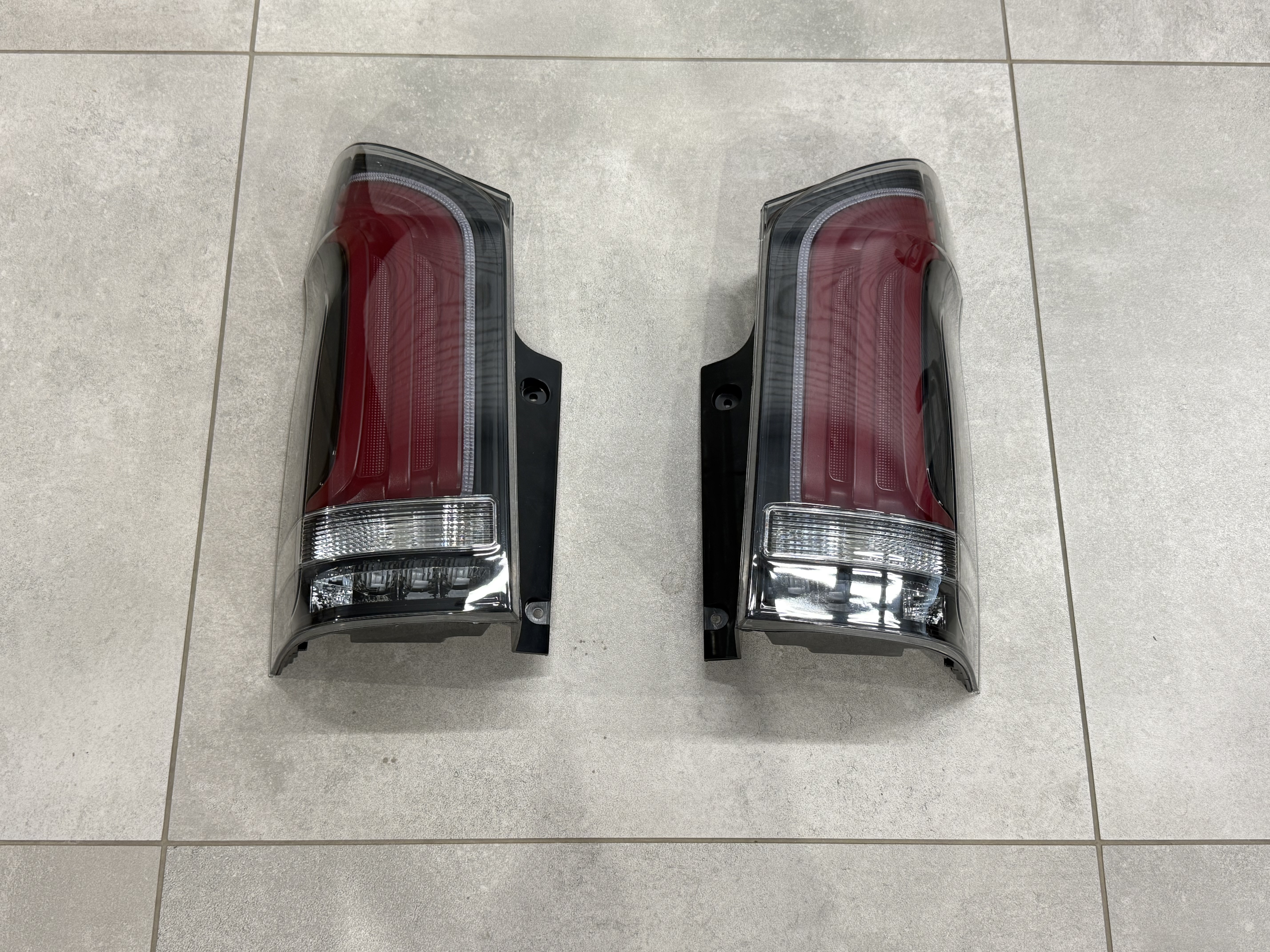 Задні LED ліхтарі рестайлінг 2023+ для Mercedes W447 Vito / V-class / Metris 2014-, комплект 2шт. 2