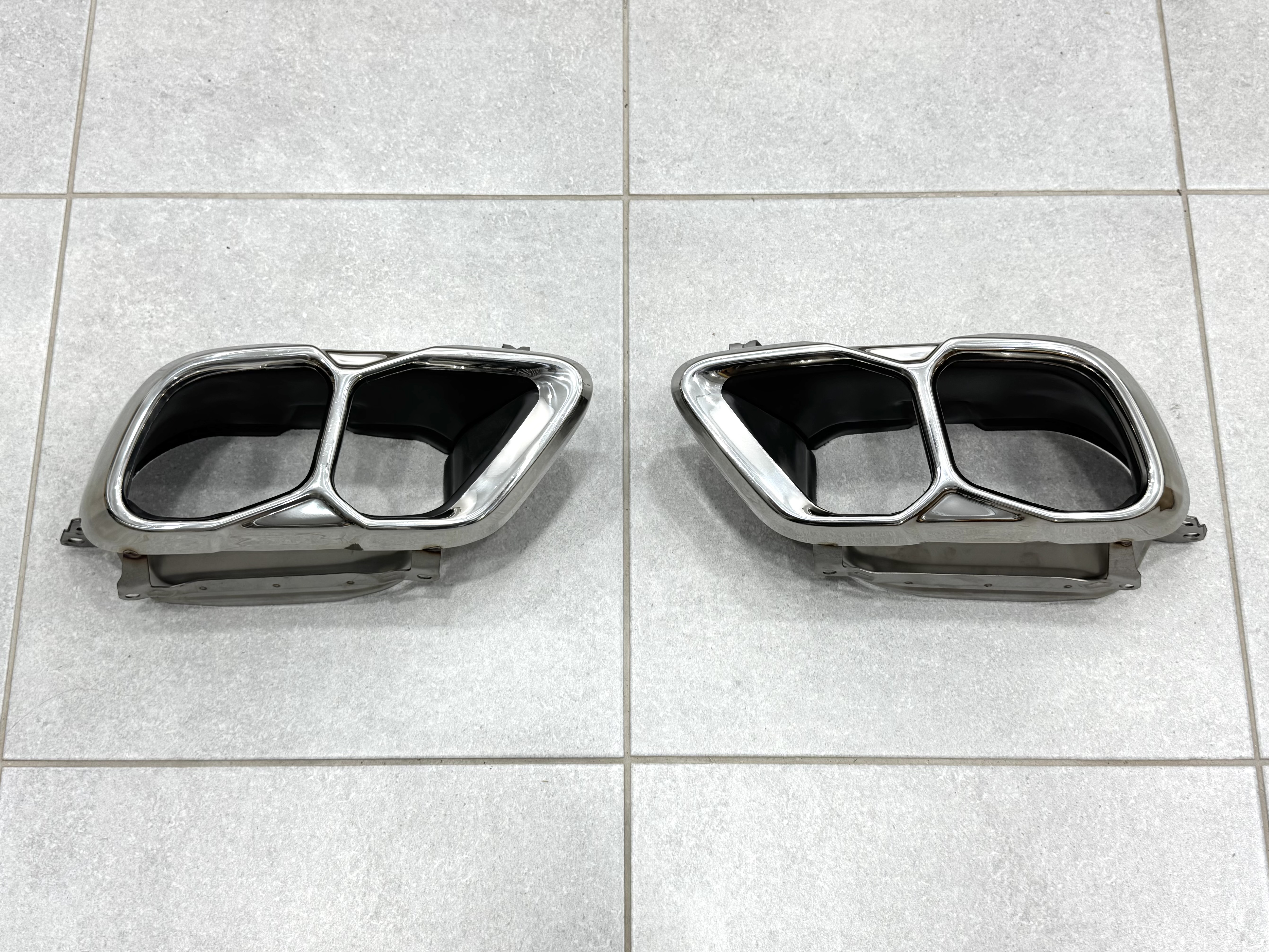 Насадки на вихлопні труби M60i LCI для BMW X5 G05 / X6 G06 / X7 G07 хром 2