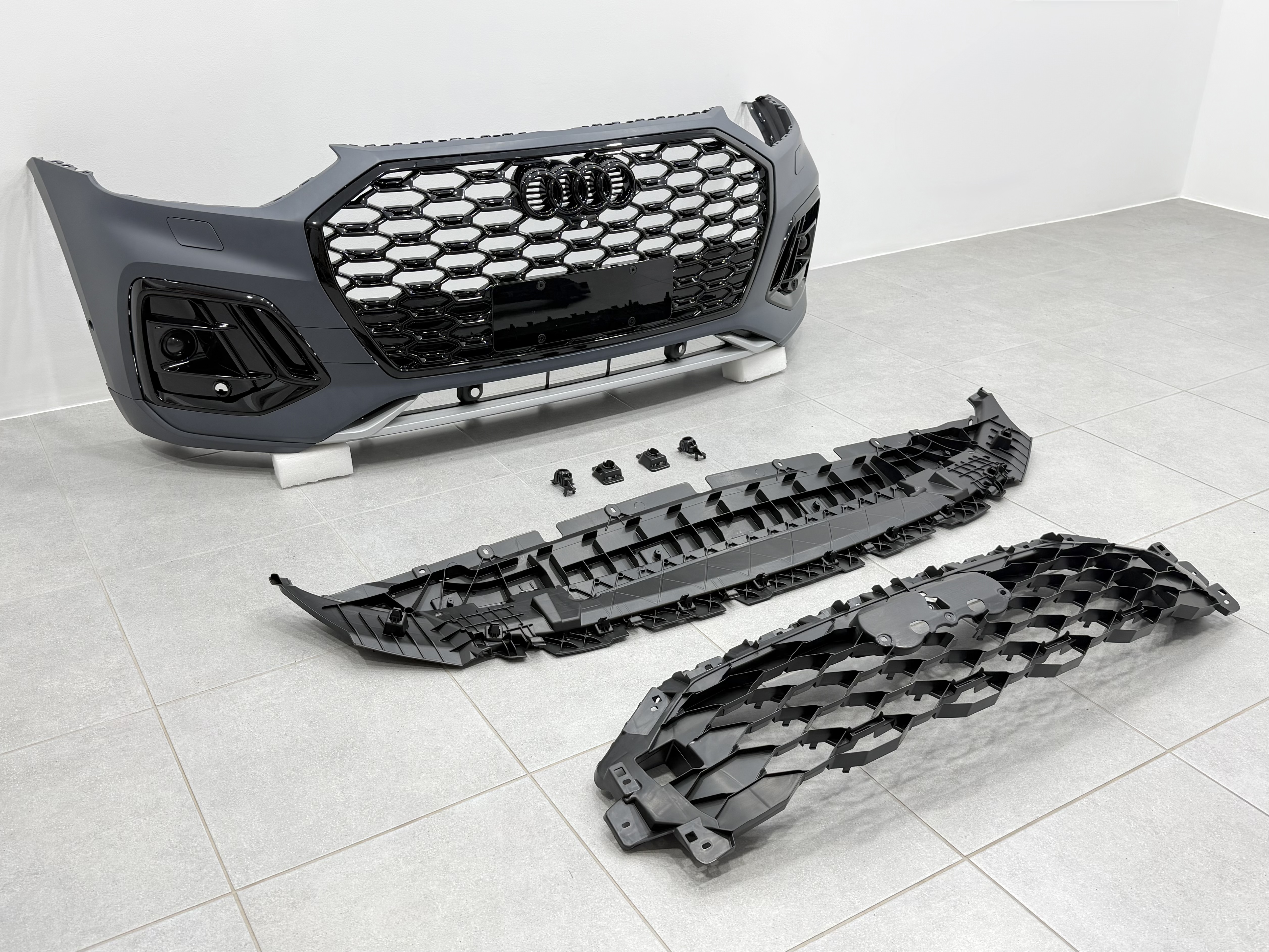 Бампер передній у зборі S-Line BLACK для Audi Q5 Sportback 2021-2024 4