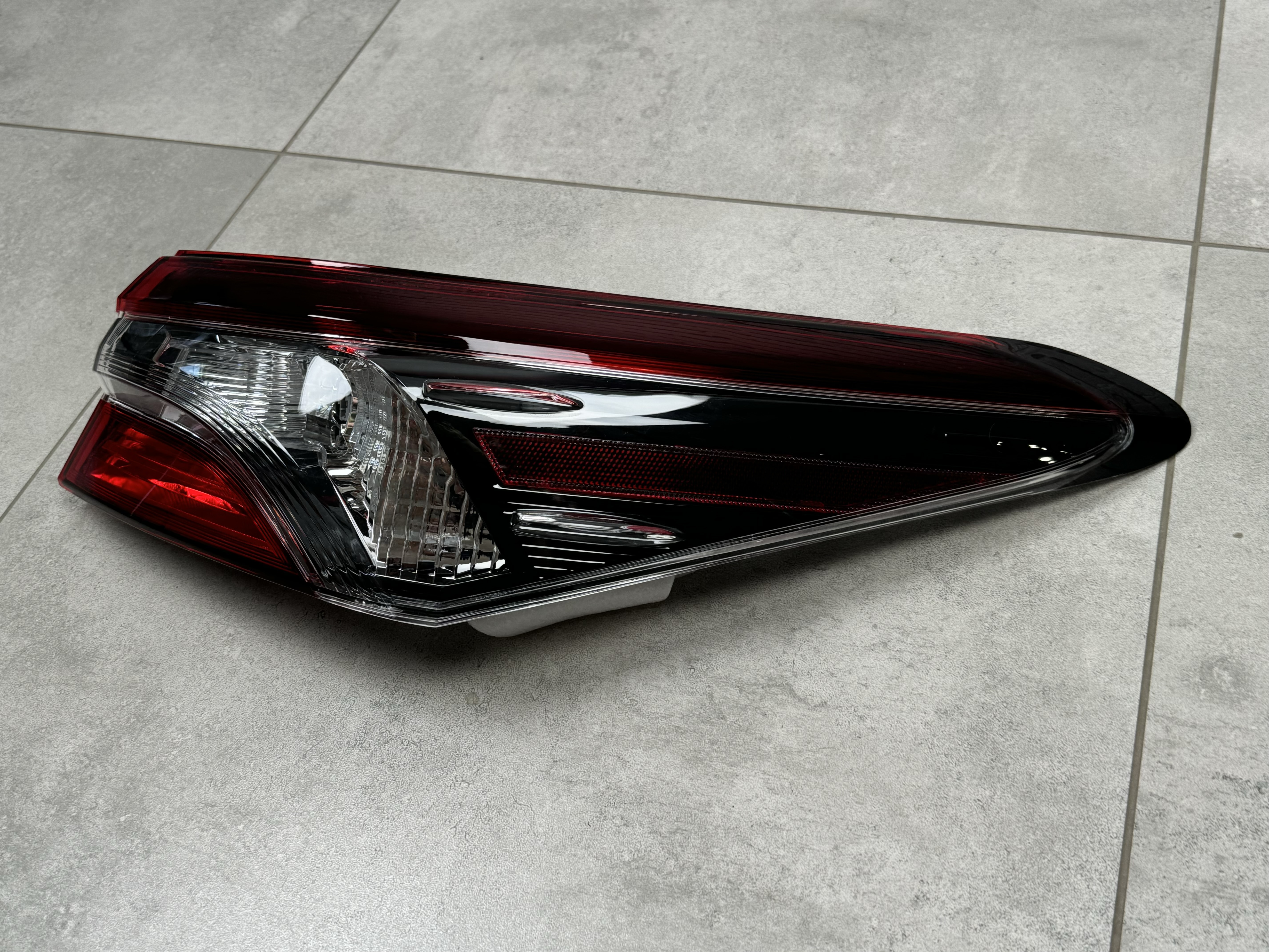 Задній ліхтар зовнішній правий Toyota Camry 70 USA SE LE 2021- 1шт. 6