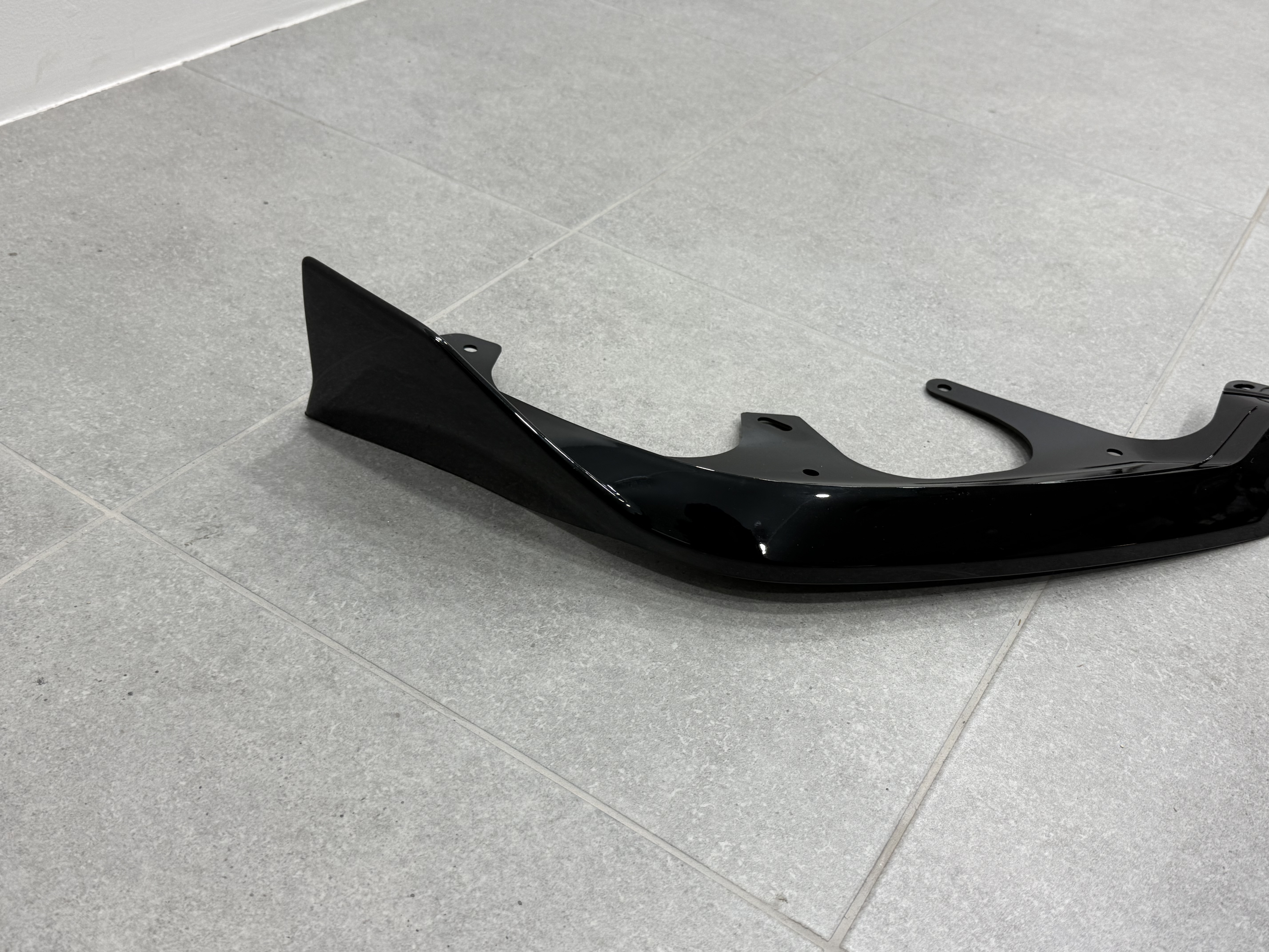 Обвіс юбка переднього бампера M-Performance для BMW 5 series G60 G61 2024-, колір чорний глянець 5