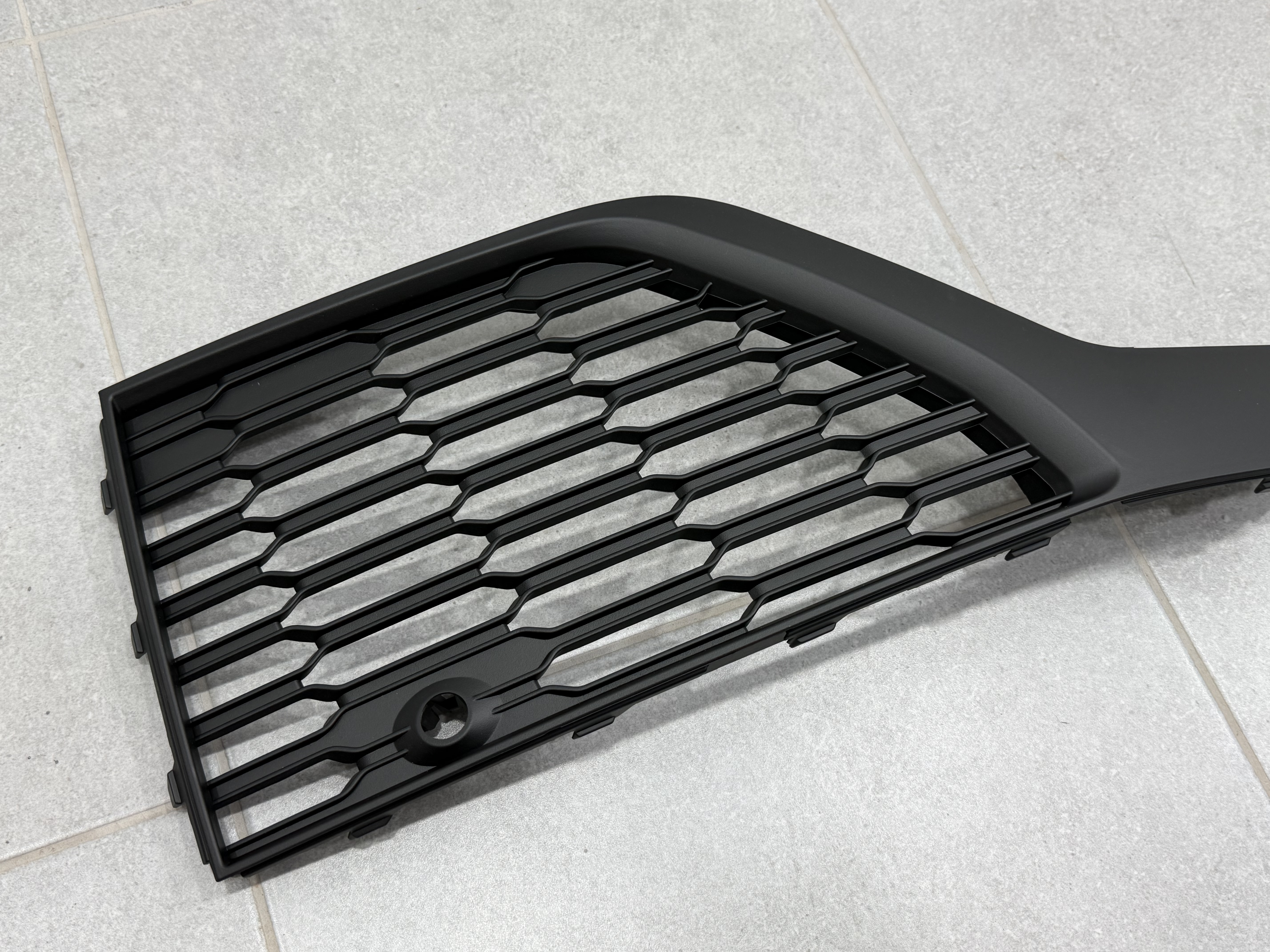 Решітки бампера S-Line BLACK для Audi Q7 2020-2024 2шт, ліва 4M0 890 681 B / права 4M0 890 682 B 3