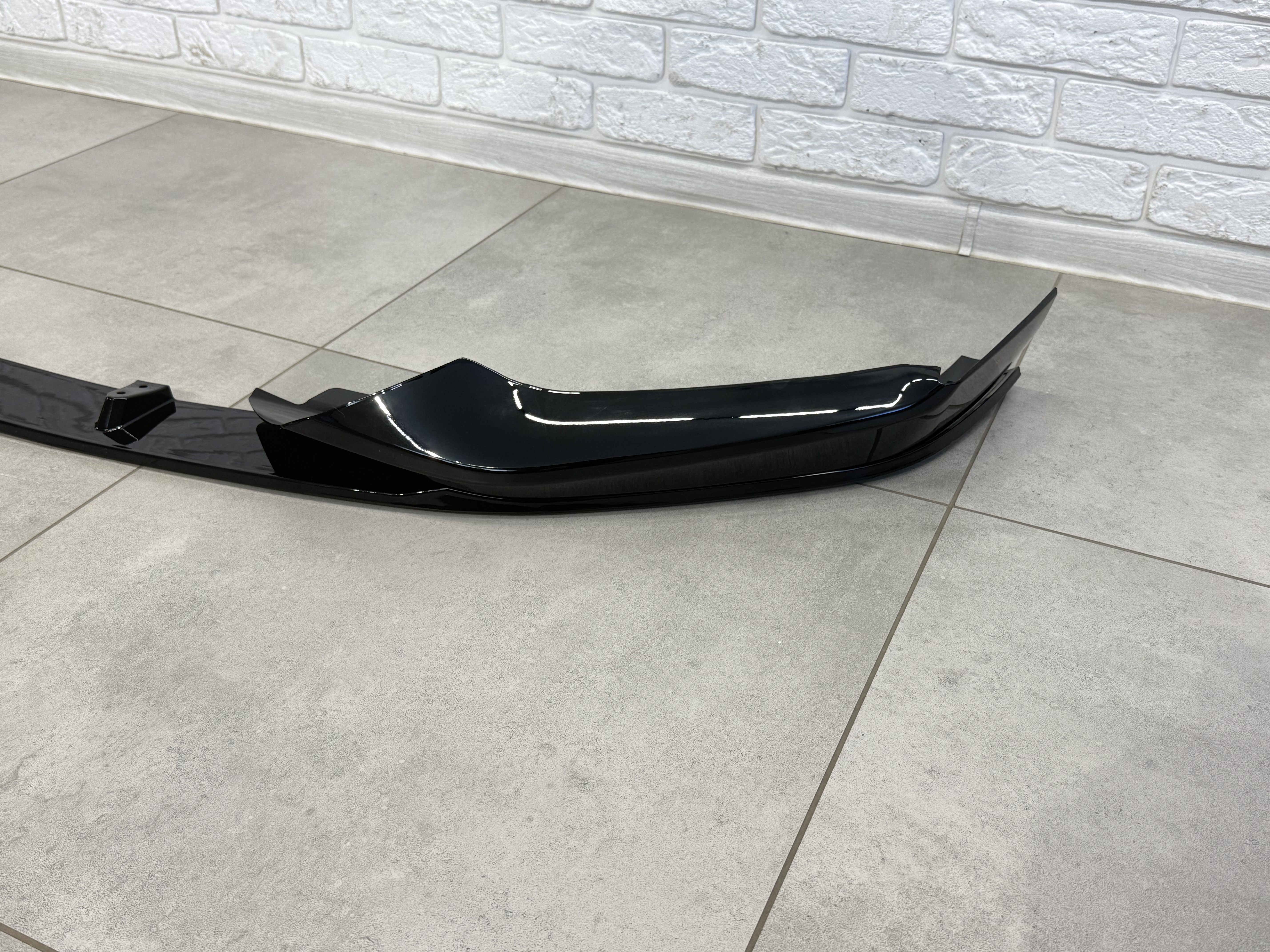 Накладка переднього бампера M Performance BMW 5 series G30 G31 2017-2020, чорний глянець 4