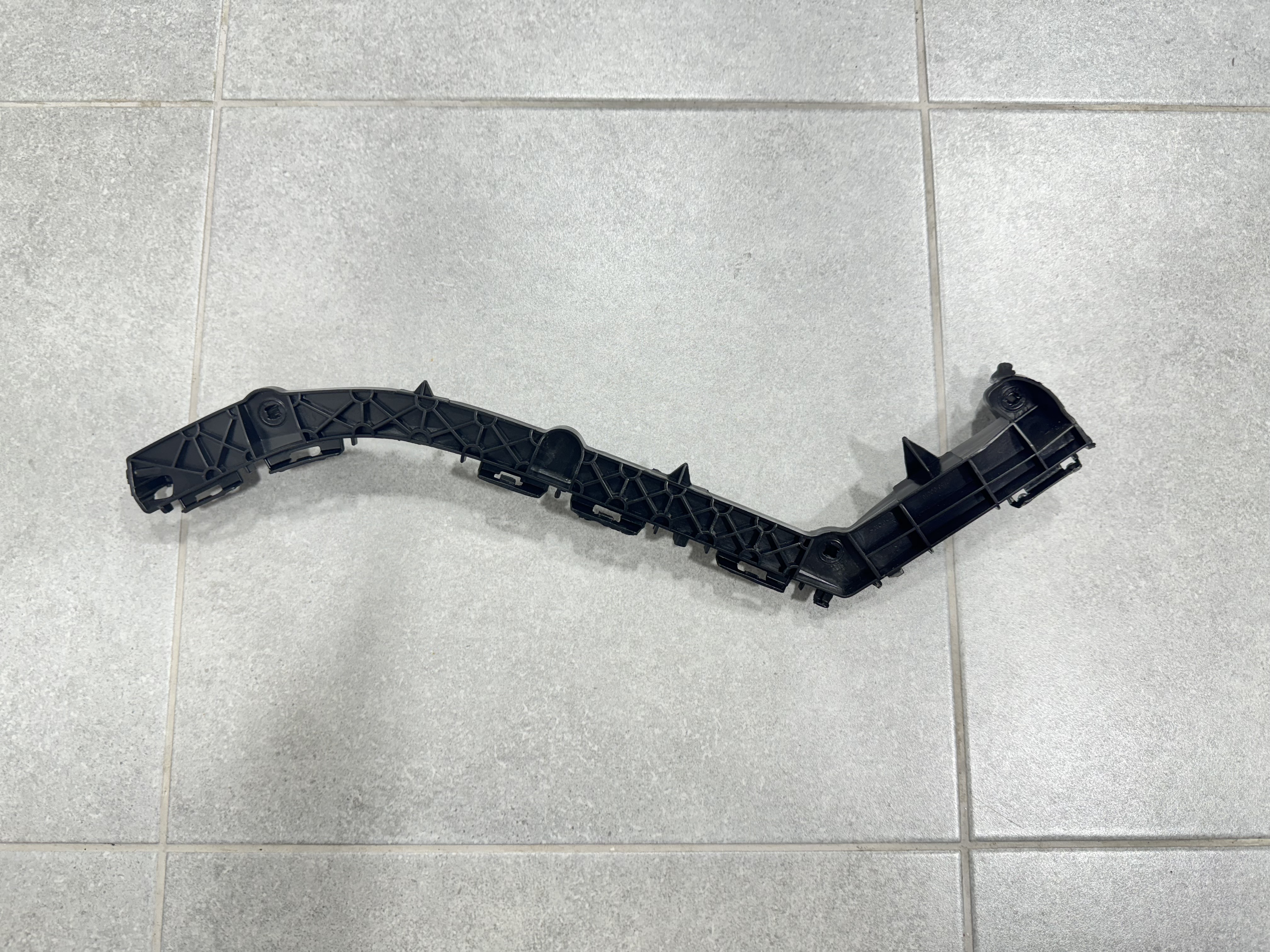 Кріплення бампера PR150 R 2
