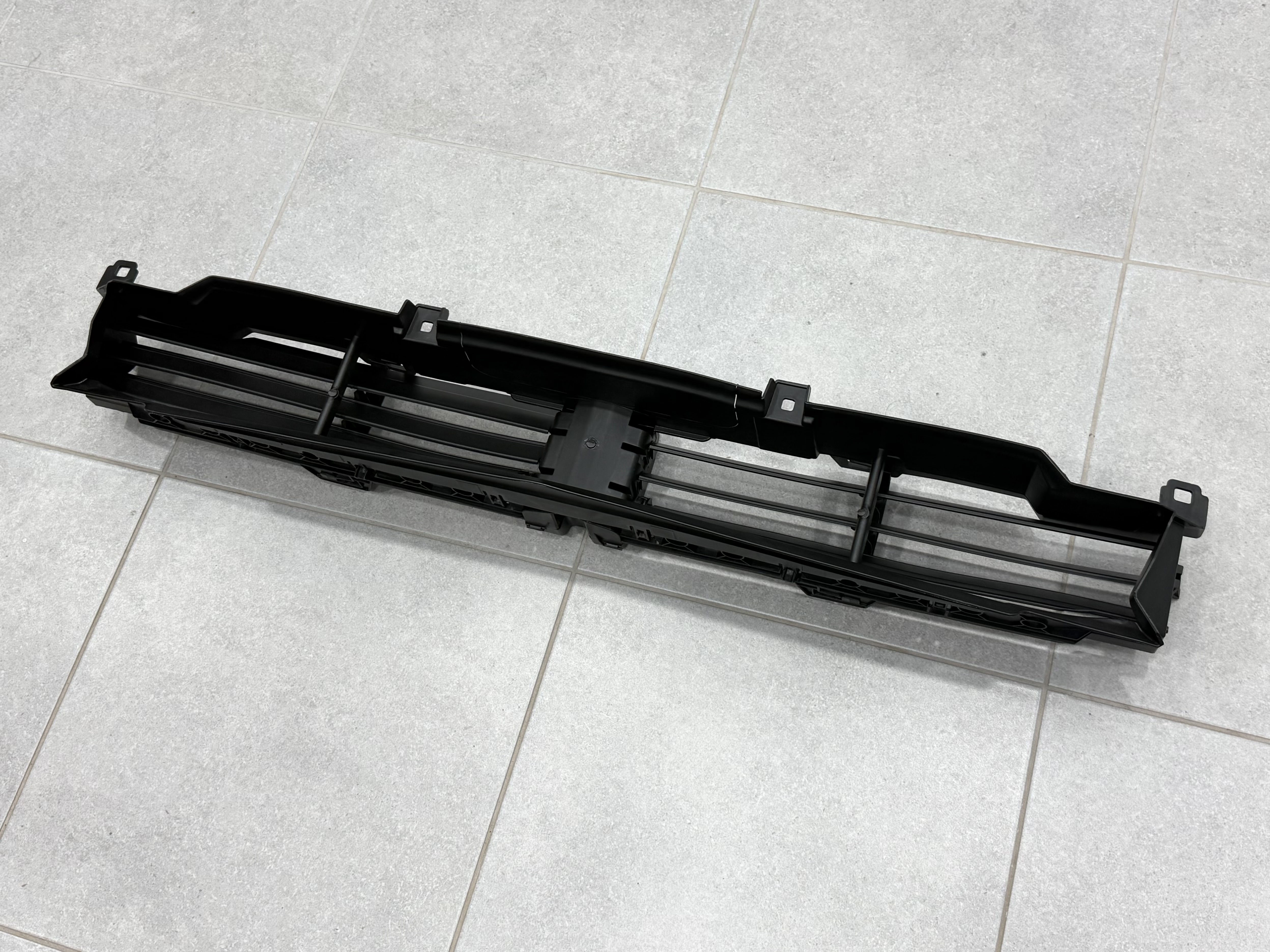 Жалюзі нижні без моторчика 51745A1ACE2 BMW X3 G01 / X4 G02 LCI 2022-2024 3