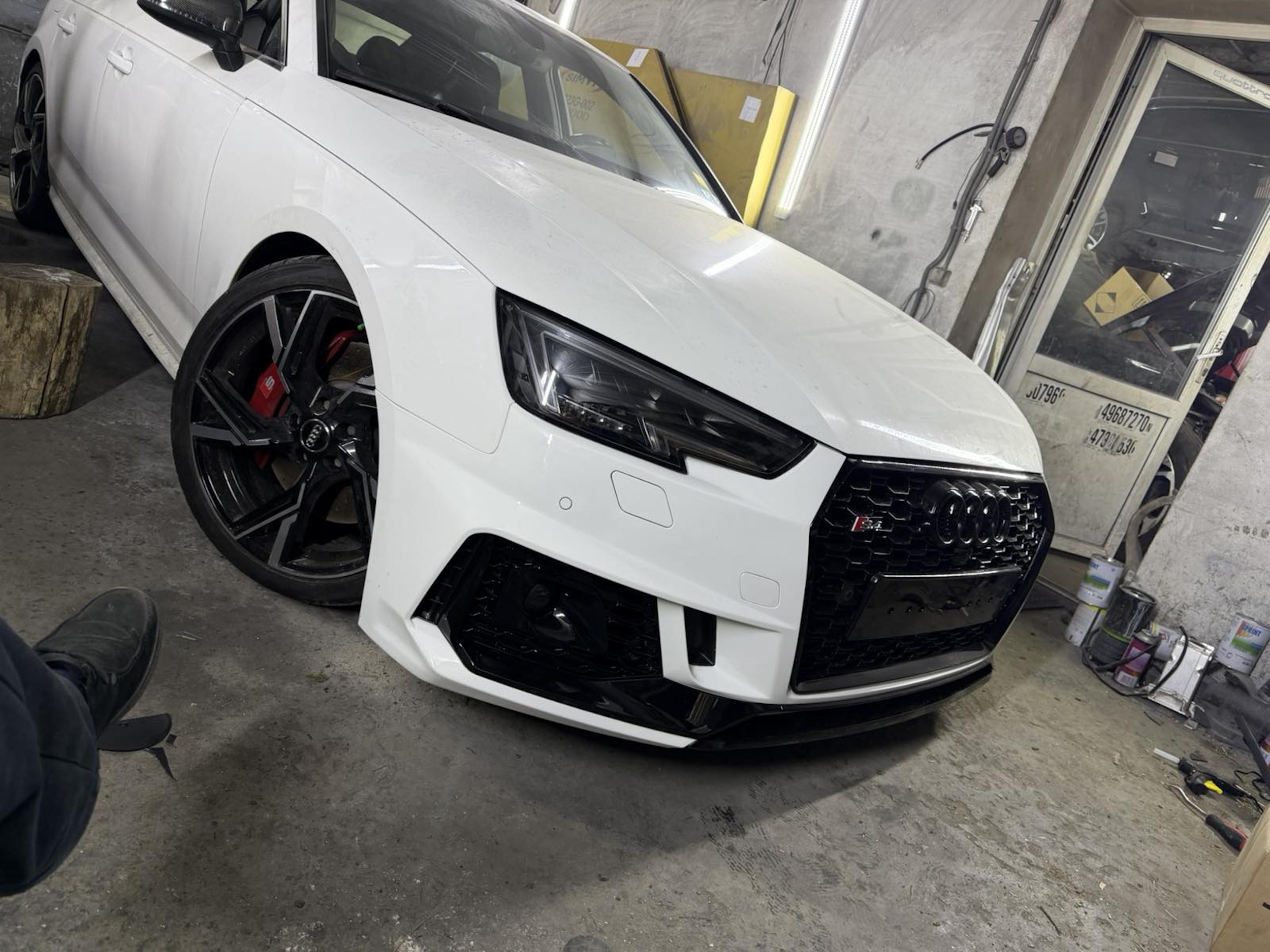 Передній бампер (в стилі RS4 під радари V3) на Audi A4 B9 2015-2019 року 6