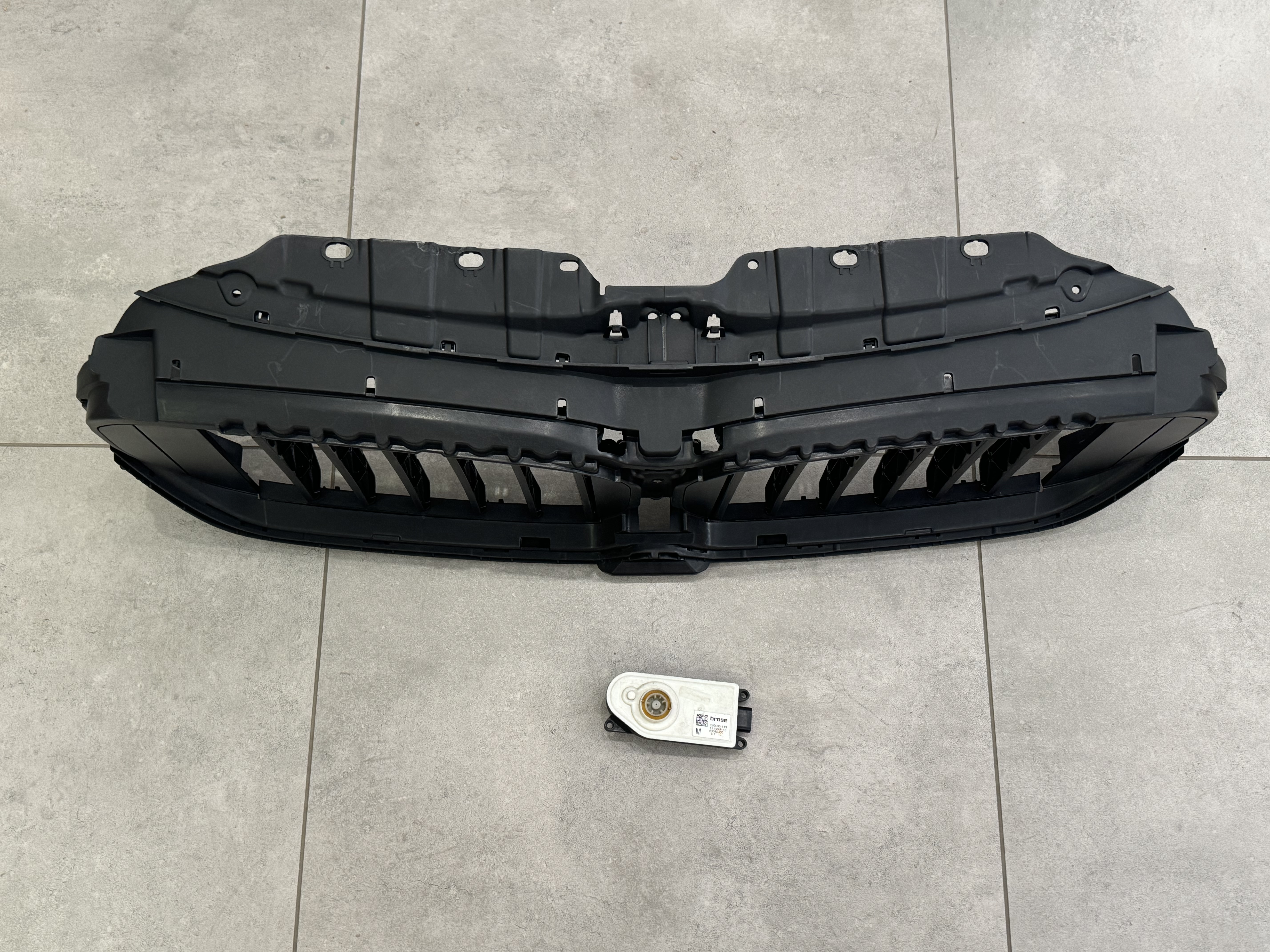 Жалюзі BMW 5 Series G30 / G31 LCI 2020+ (з моторчиком) 51119498612 3