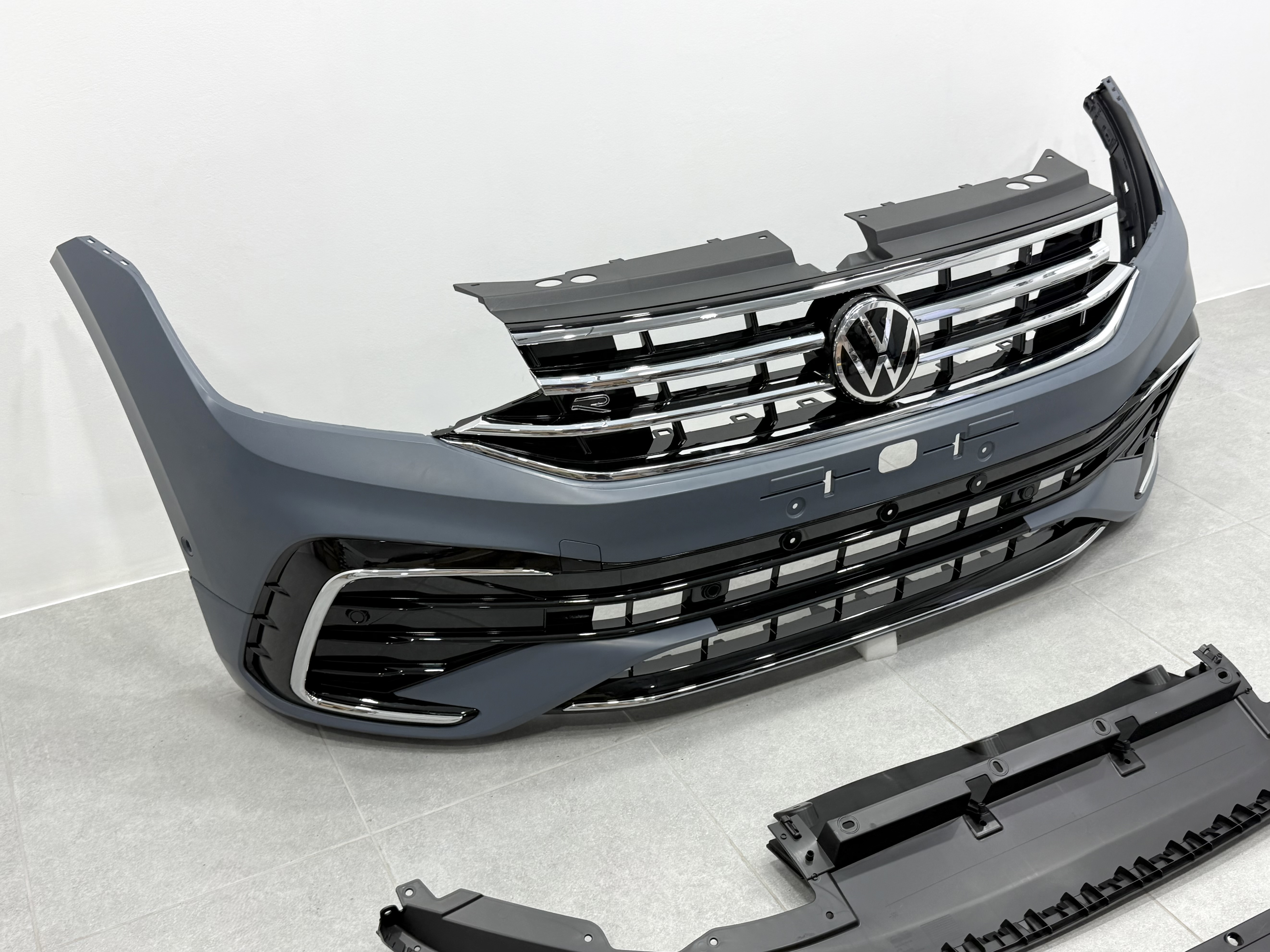 Передній бампер у зборі R-Line для Volkswagen Tiguan 2022-2024 4