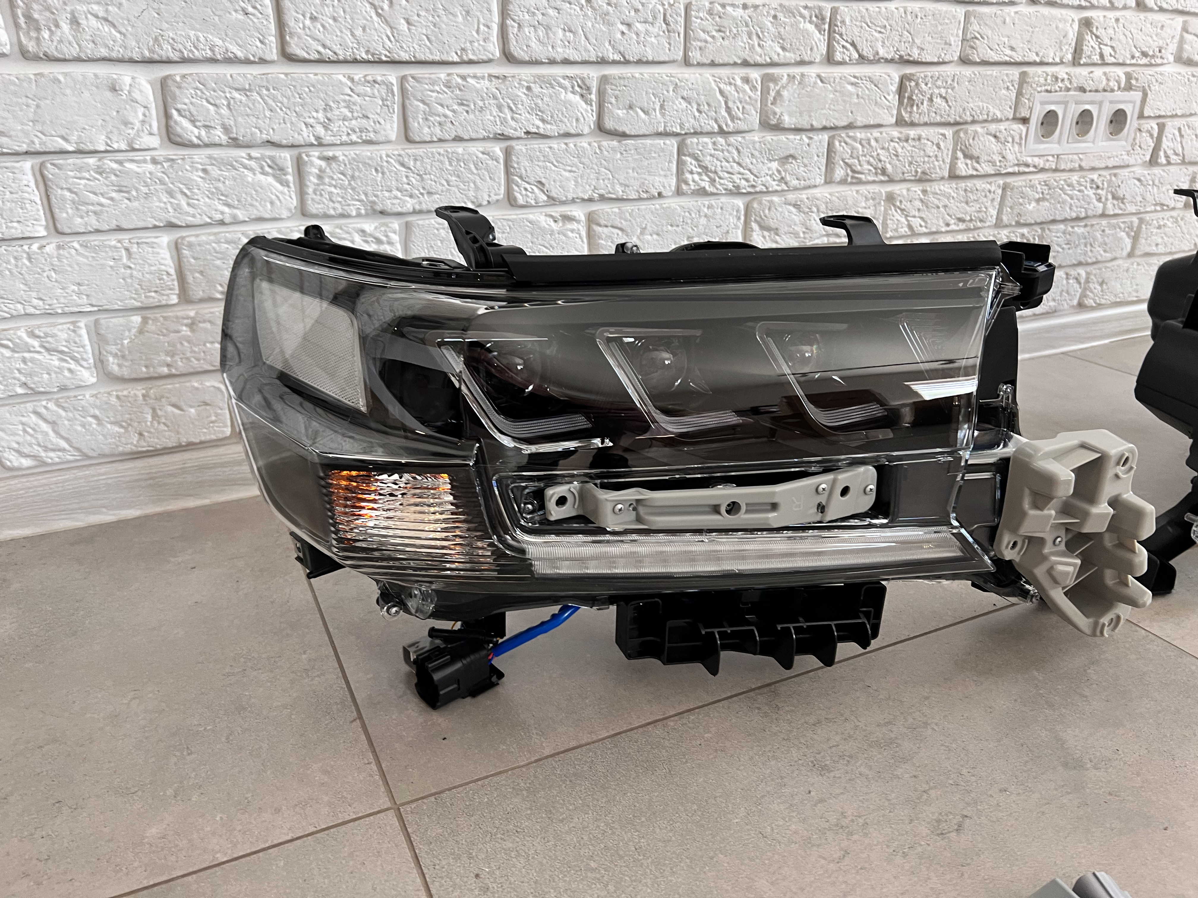 Фари FULL LED 3 лінзи Toyota Land Cruiser 200 2015-2022 (ліва+права) 4