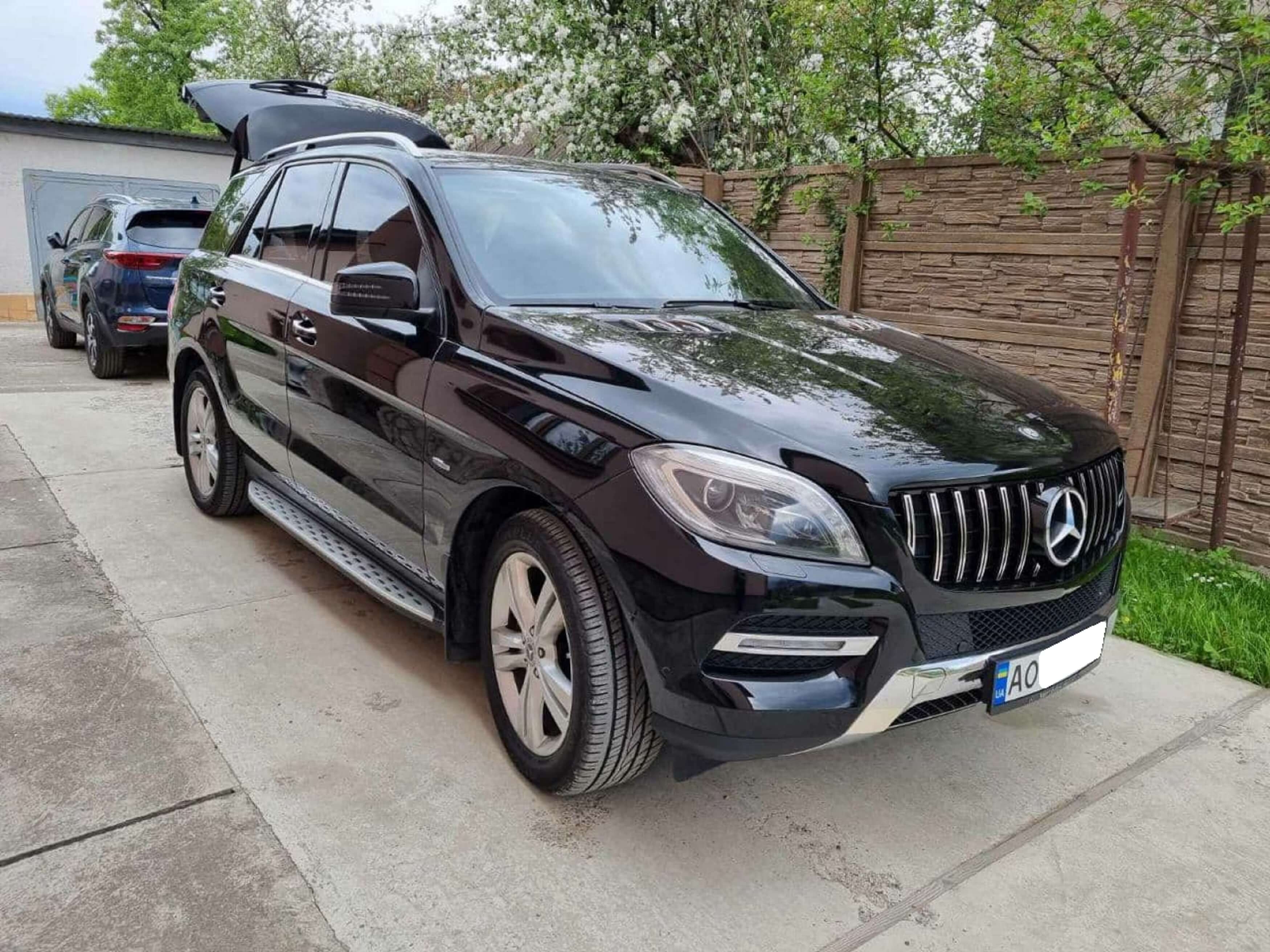 Решітка радіатора Chrome Black GT на Mercedes-Benz ML-Class W166 2011-2015 року 5