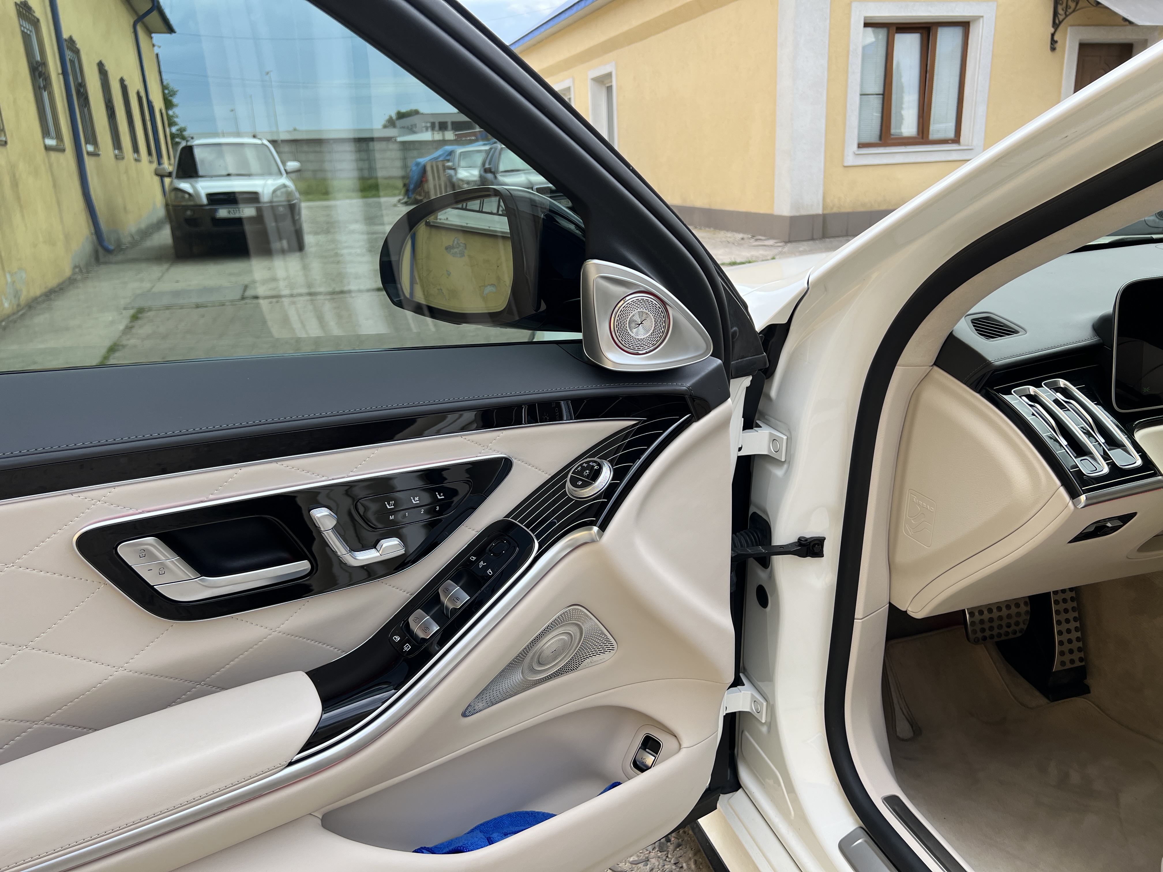 Сітки на динаміки Burmester 4D на Mercedes-Benz S-Class W223 2020-2025 року 5