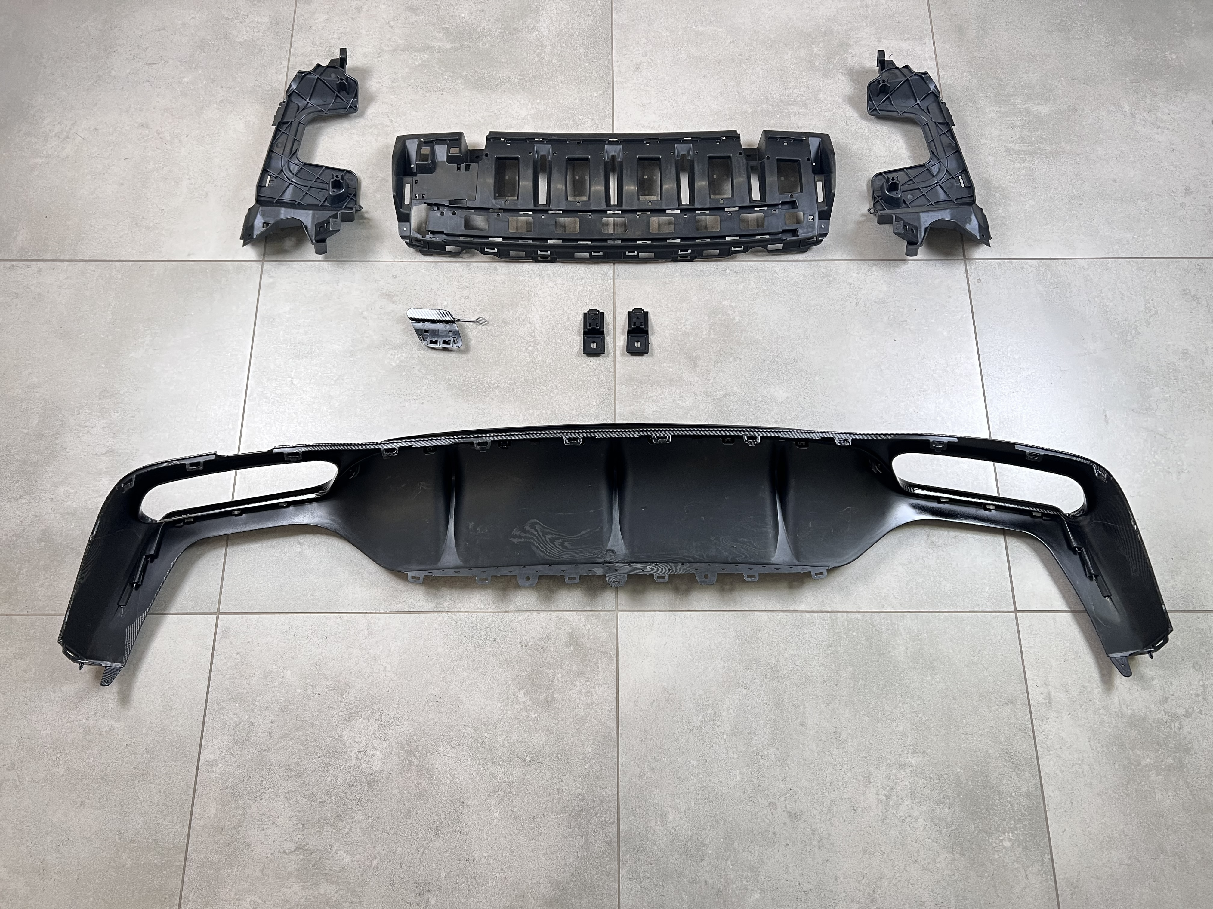 Накладка заднього бампера (дифузор) AMG під карбон Mercedes E-Class W213 2016-2020 5