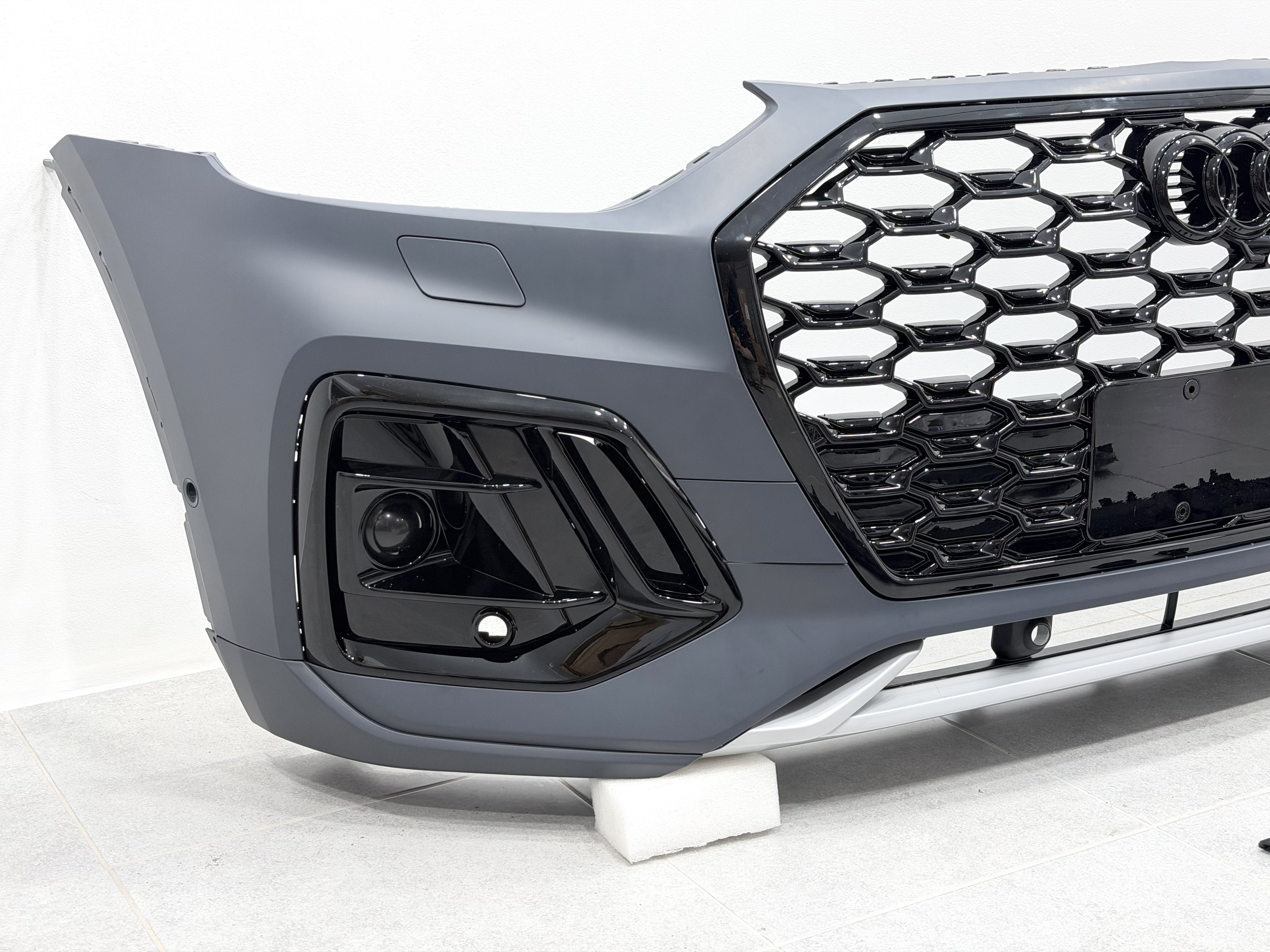 Бампер передній у зборі S-Line BLACK для Audi Q5 Sportback 2021-2024 5
