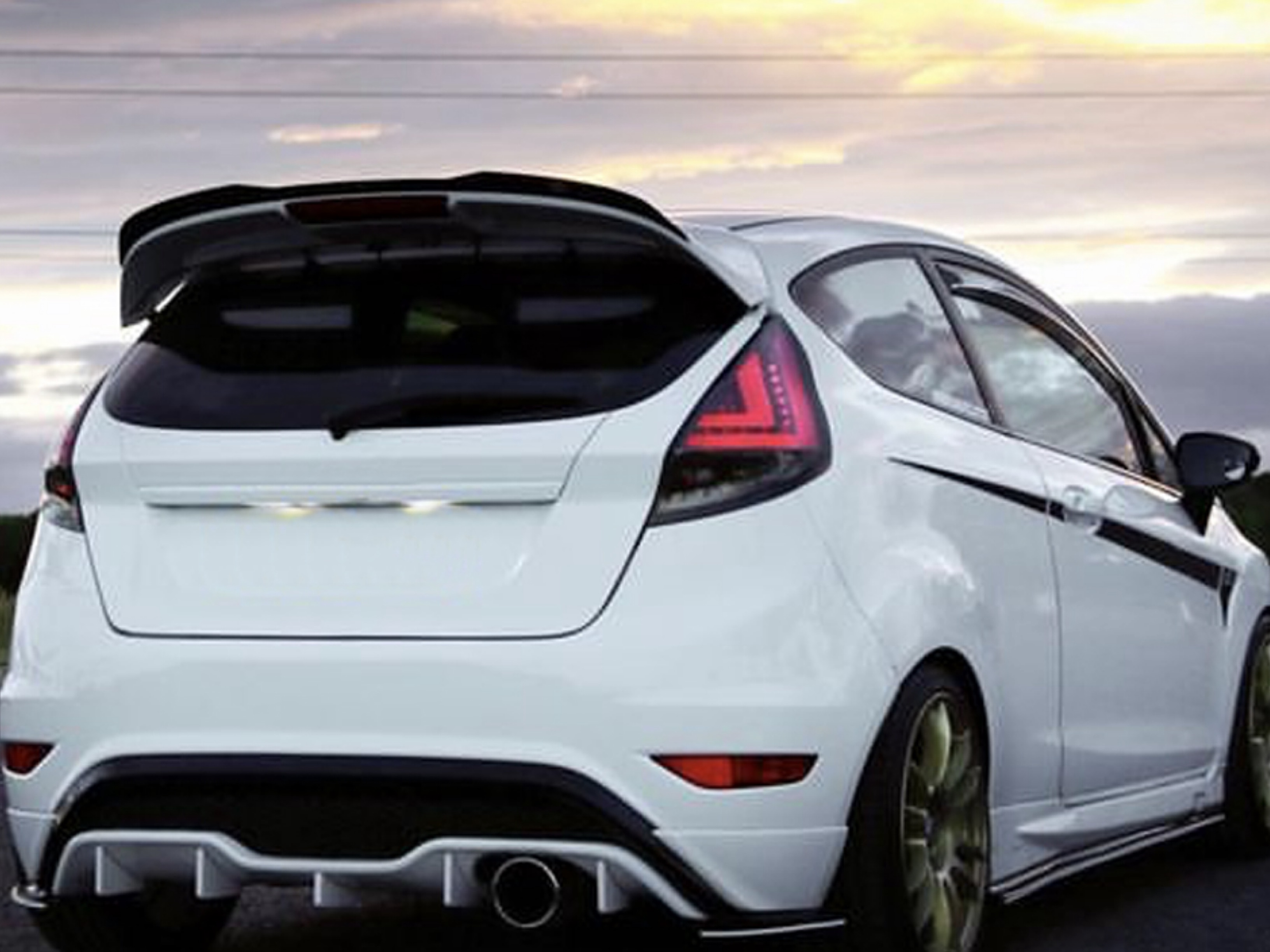 Спойлер на кришку багажника Ford Fiesta MK6 2008-2017 ABS пластик, колір чорний глянець 3