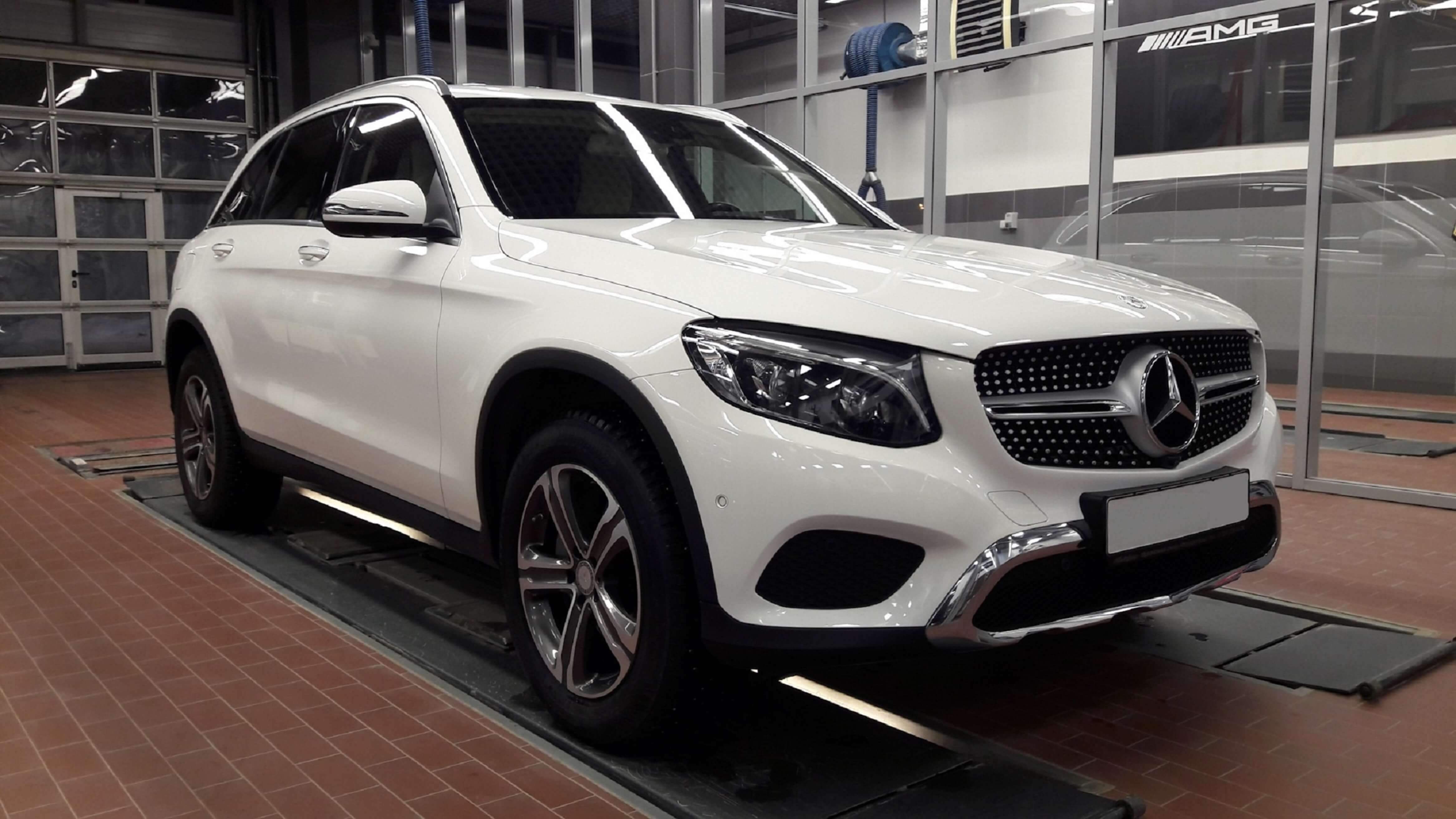 Решітка радіатора (з місцем під камеру) Diamond Silver на Mercedes-Benz GLC-Class X253 2015-2019 року 4
