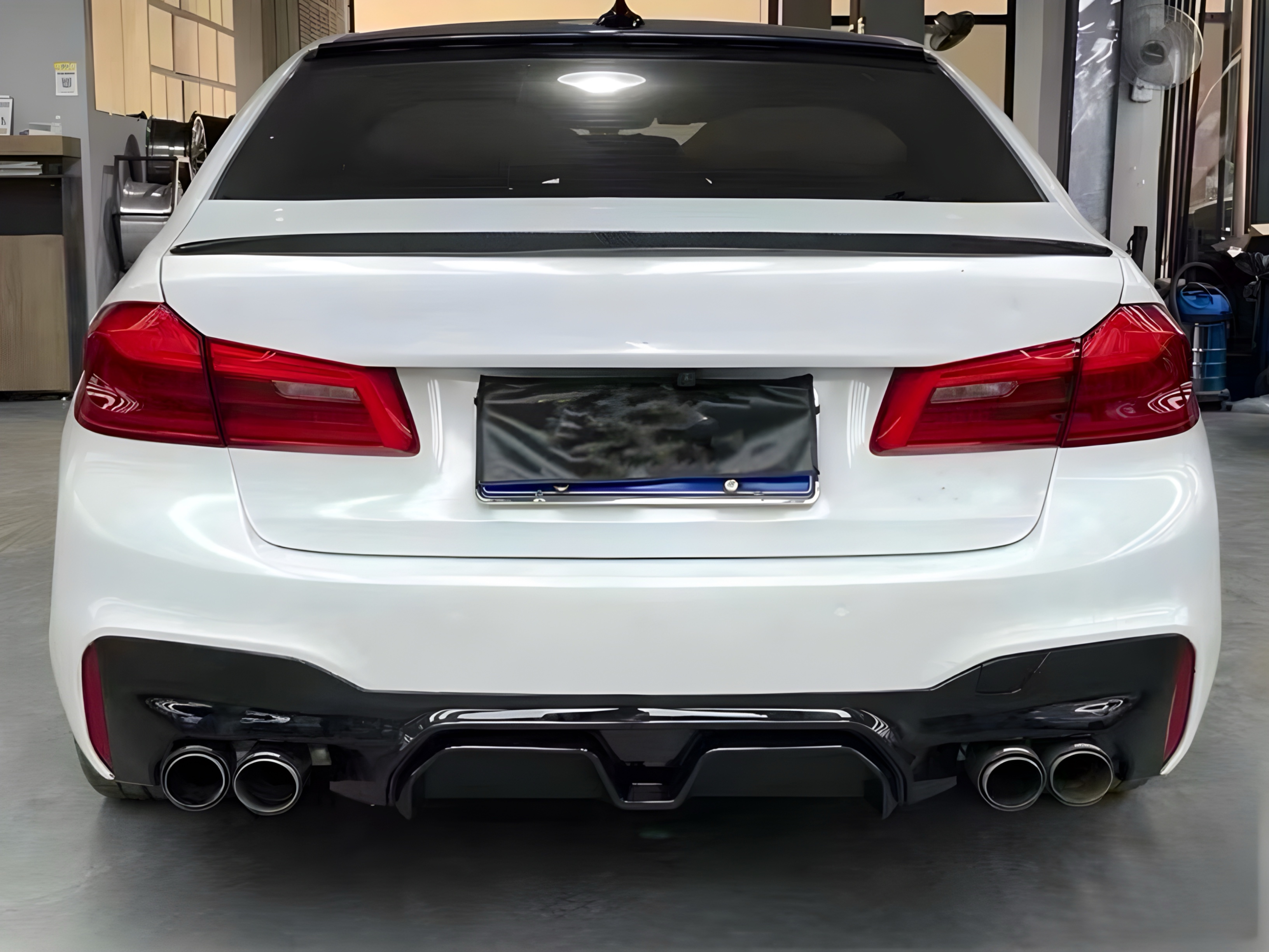 Дифузор накладка заднього бампера Competition style BMW 5 series G30 2017-2023 4