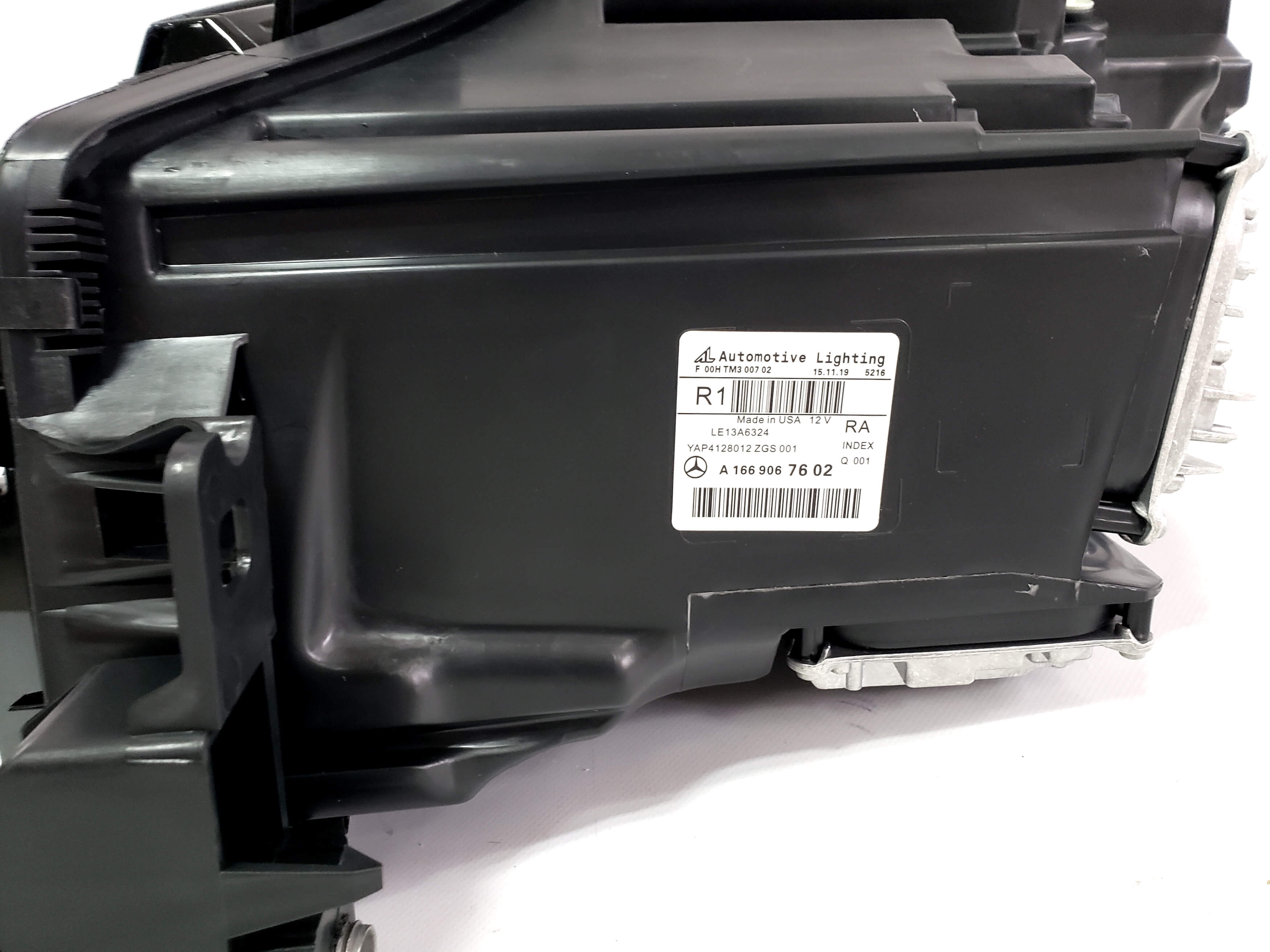 Передні фари Led Adaptive (оригінал комплектні) на Mercedes-Benz GLE-Class W166 2015-2018 року 6