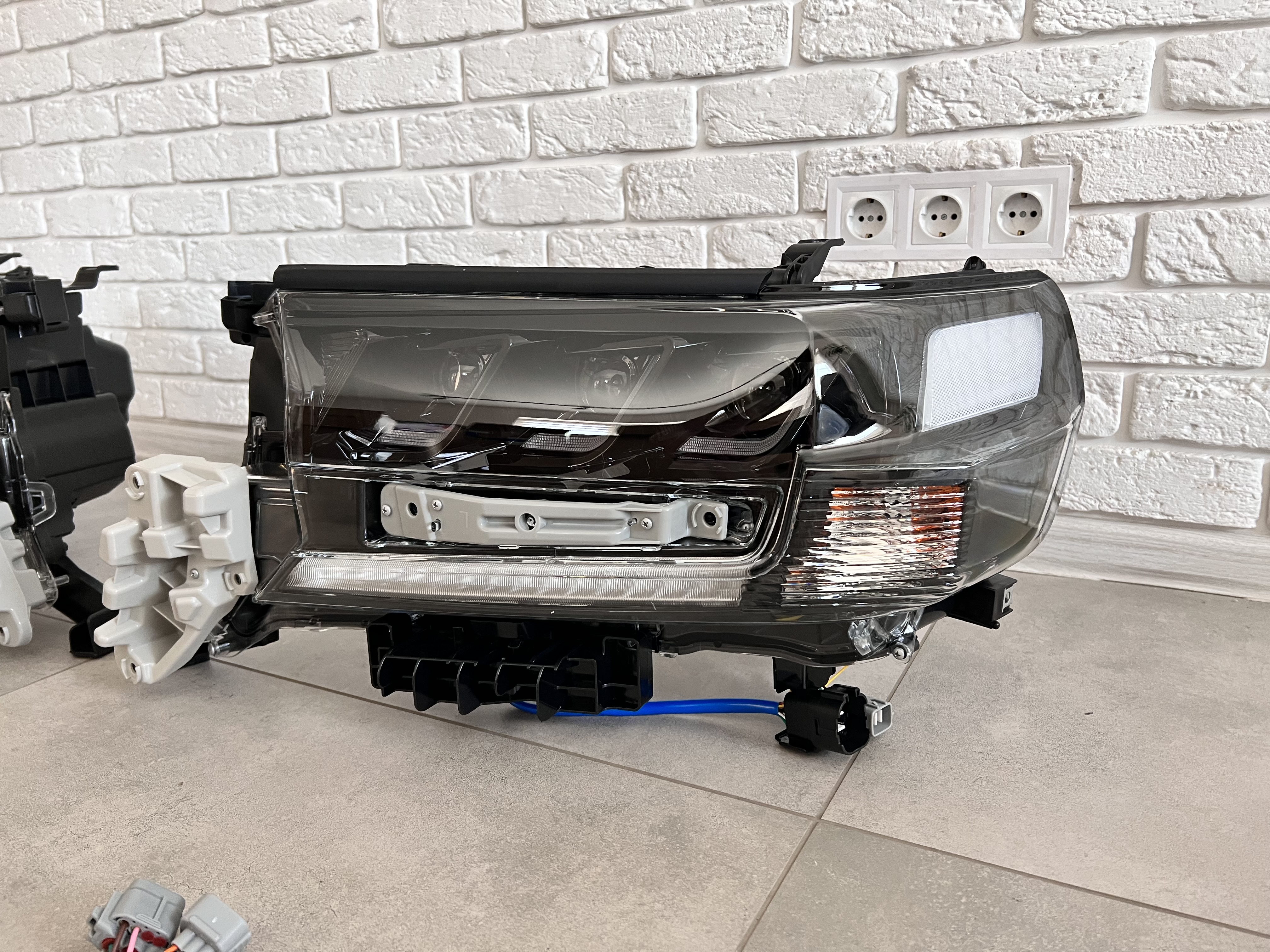 Фари FULL LED 3 лінзи Toyota Land Cruiser 200 2015-2022 (ліва+права) 5
