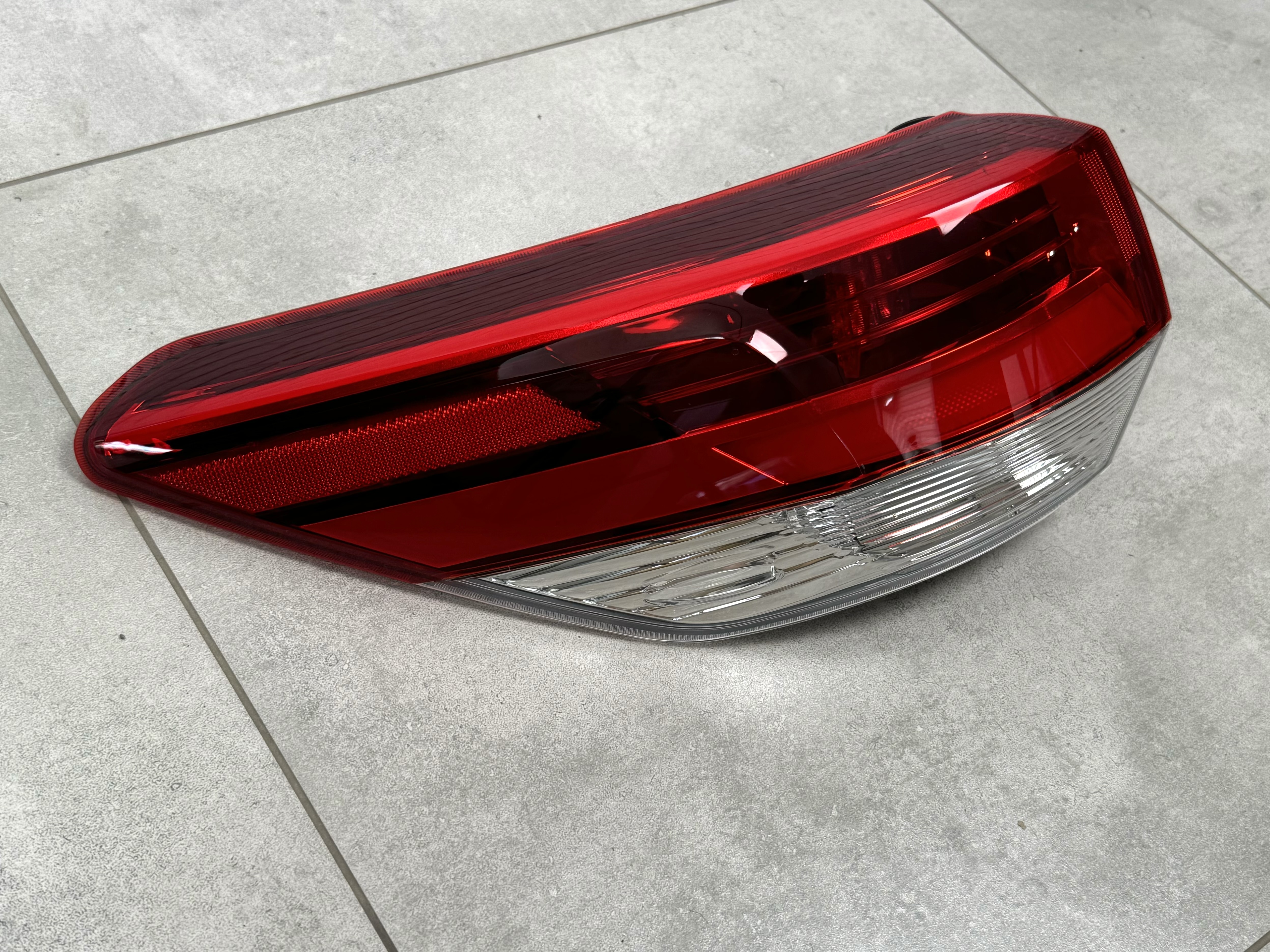 Задній ліхтар зовнішній лівий Toyota Highlander 2017-2019 5