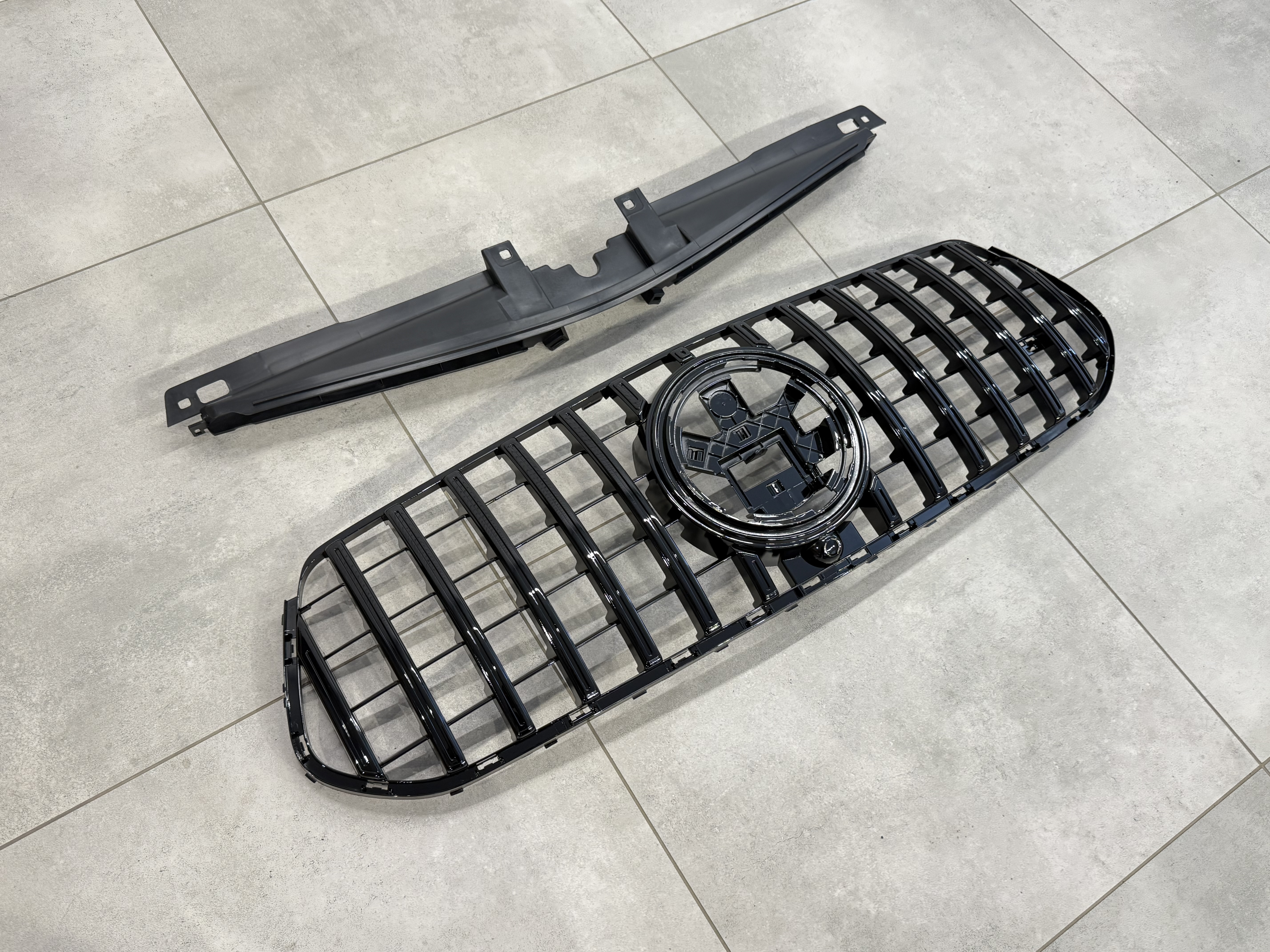 Решітка радіатора GT BLACK Mercedes GLE-Class V167 2023+ 3