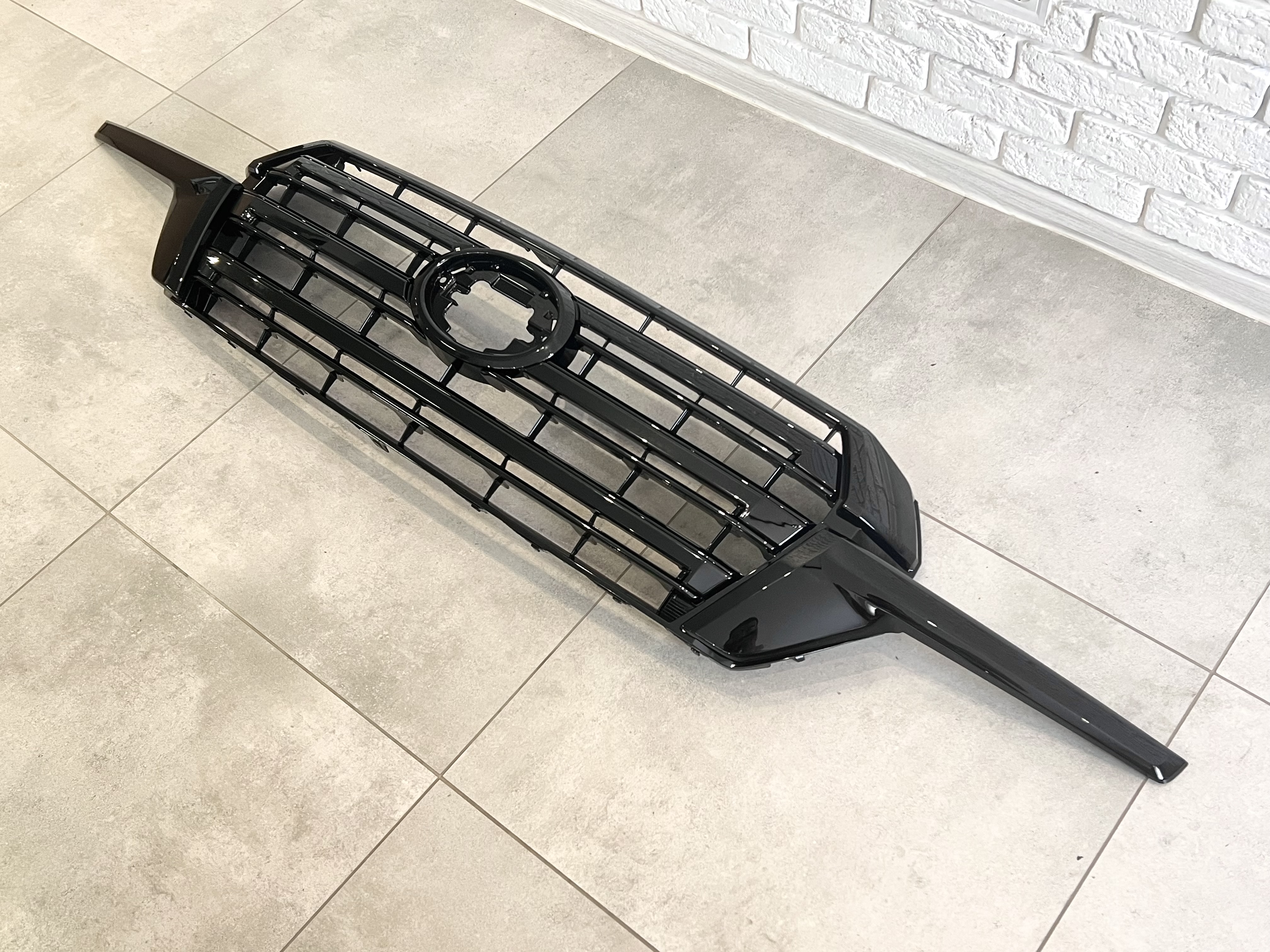 Решітка радіатора з віями BLACK Toyota Land Cruiser 200 2015-2022 3
