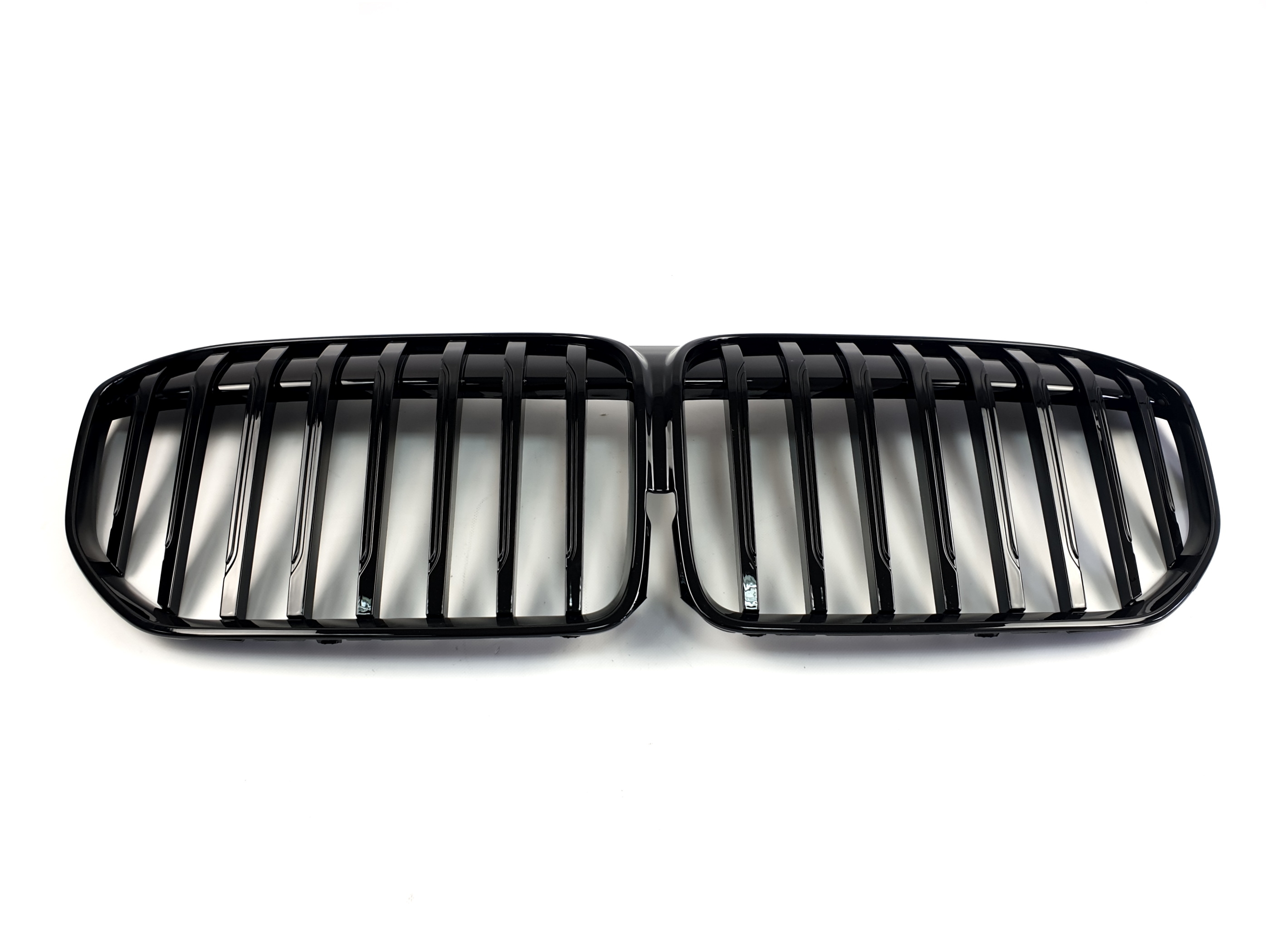Ніздрі Чорний глянець (1 BAR) на BMW 7 Series G11 / G12 2019-2023 року 2