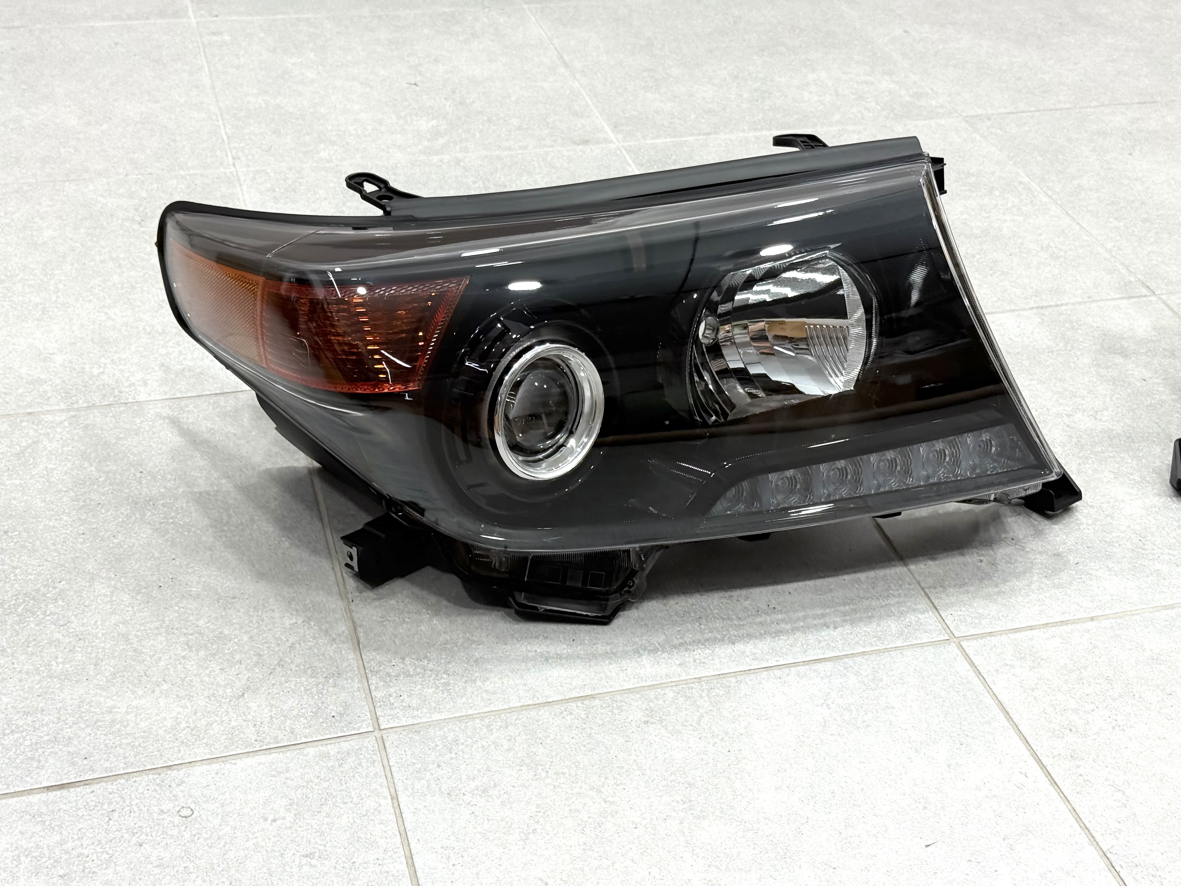 Фари рестайлінг Toyota Land Cruiser 200 2007- 2015 BROWNSTONE чорні 2007-2015 2шт. 3