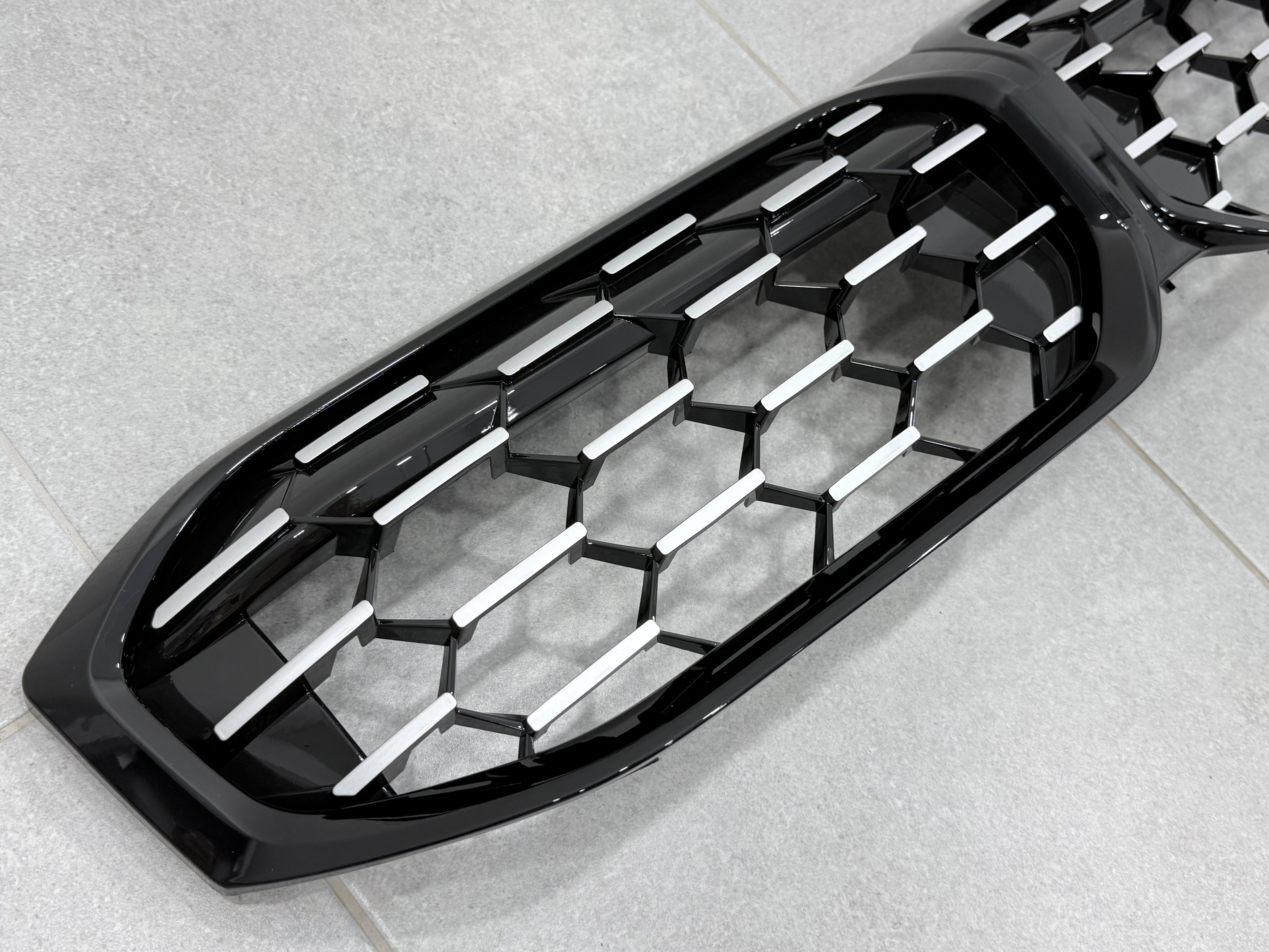 Решітка радіатора соти Black / Silver BMW 3 series G20 G21 рестайлінг 2022+ 51135A357F9 4